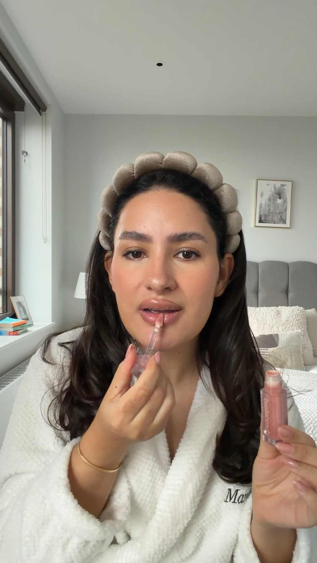 Makeup, light makeup, natural makeup, winter makeup, huda beauty, fenty beauty, Laura mercier, sculpted by Aimee 