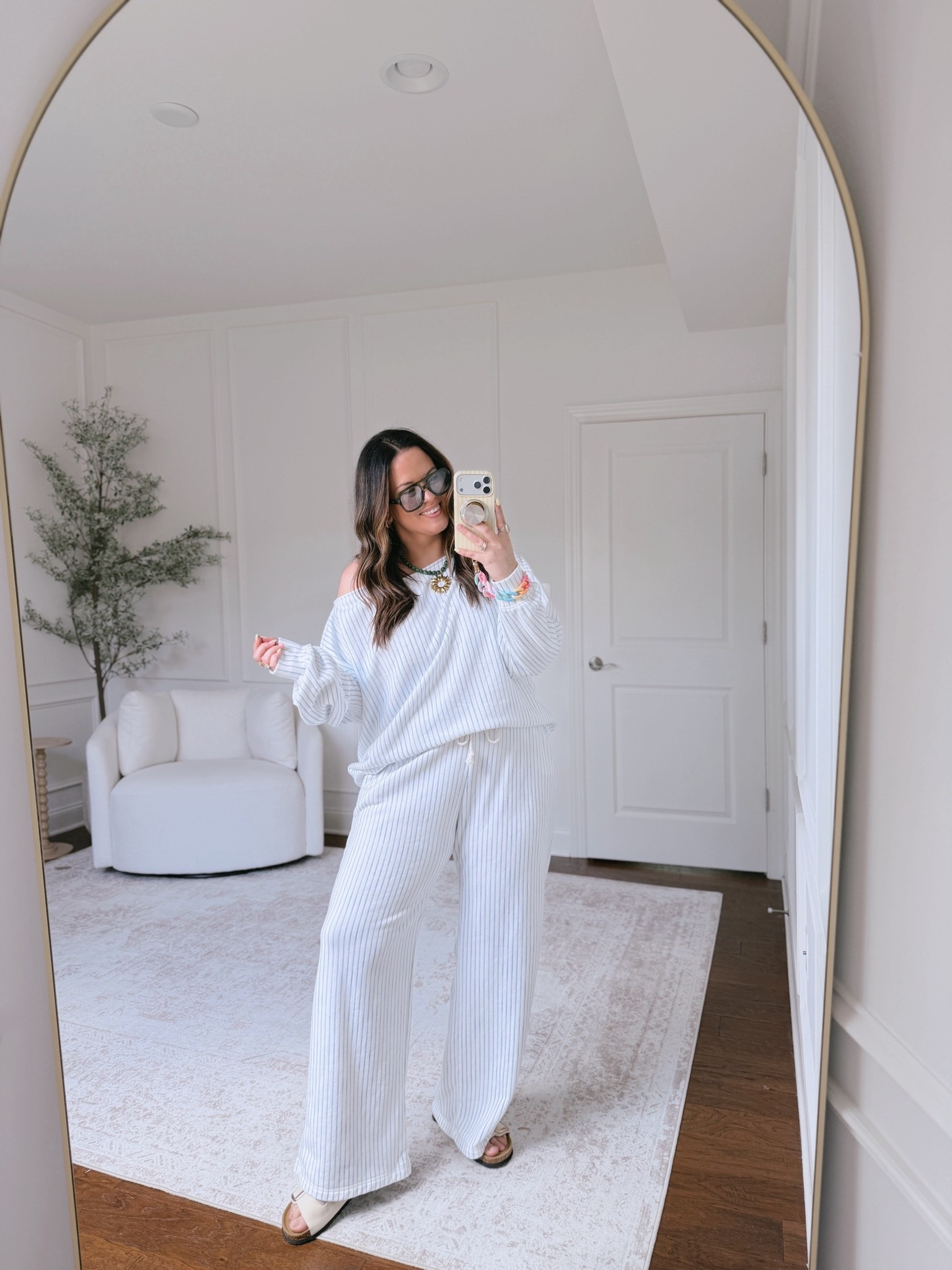 Code: AFSUMMER

Wearing an XL in both..

#LTKootd #LTKmomlife #LTKMidsize