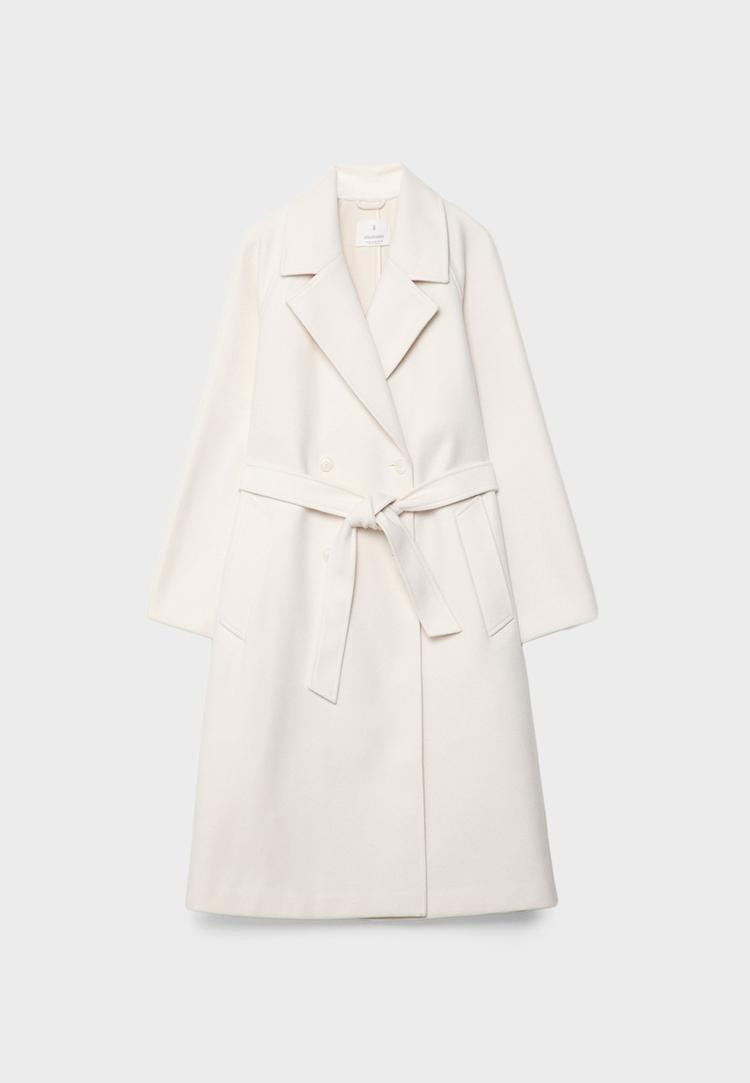 Long soft-touch trench coat with a lapel collar and long sleeves. Side pockets. Double-breasted f... | Stradivarius (UK)