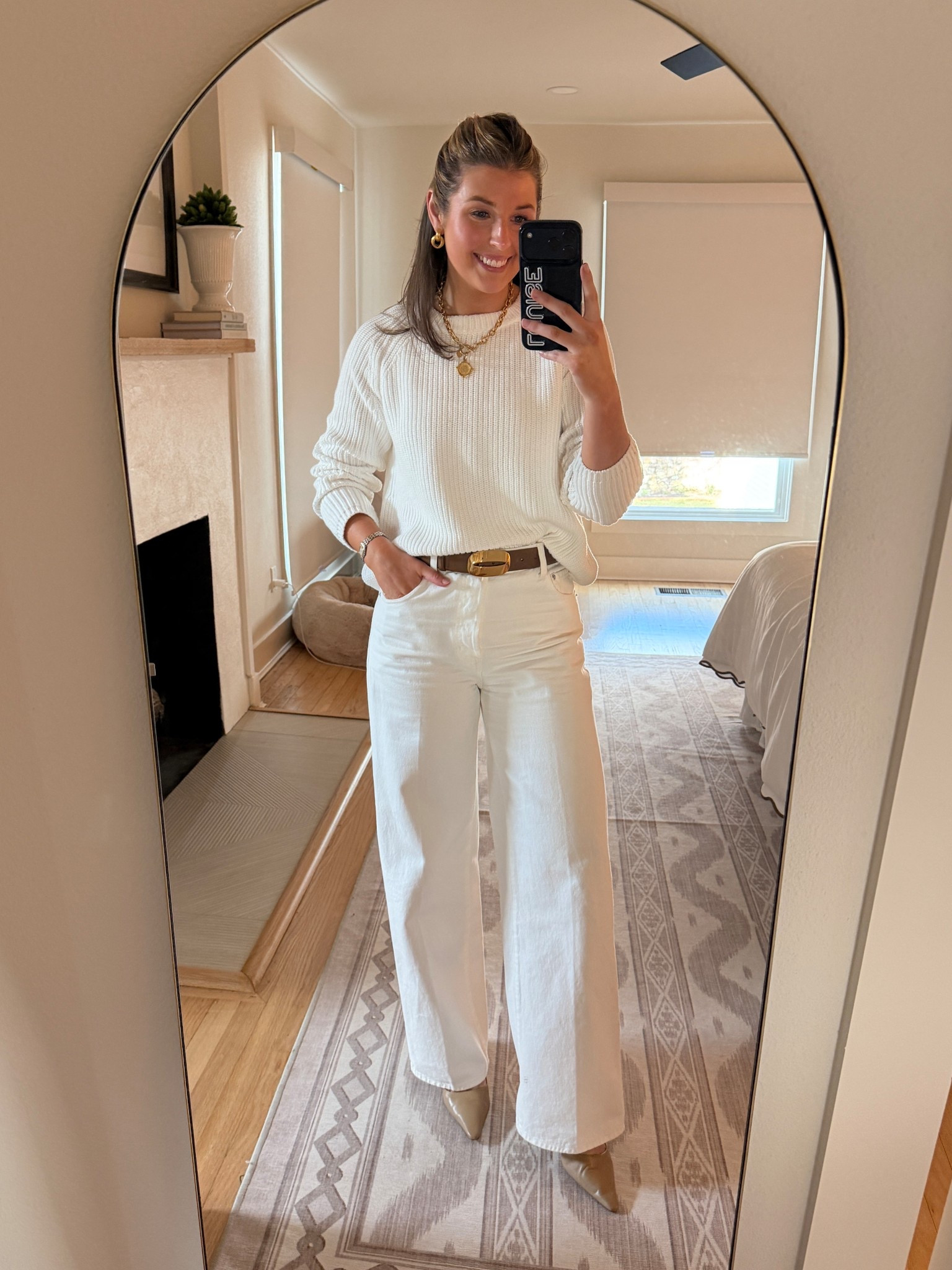 My outfit from yesterday! Wearing a S in sweater and 26 in jeans 