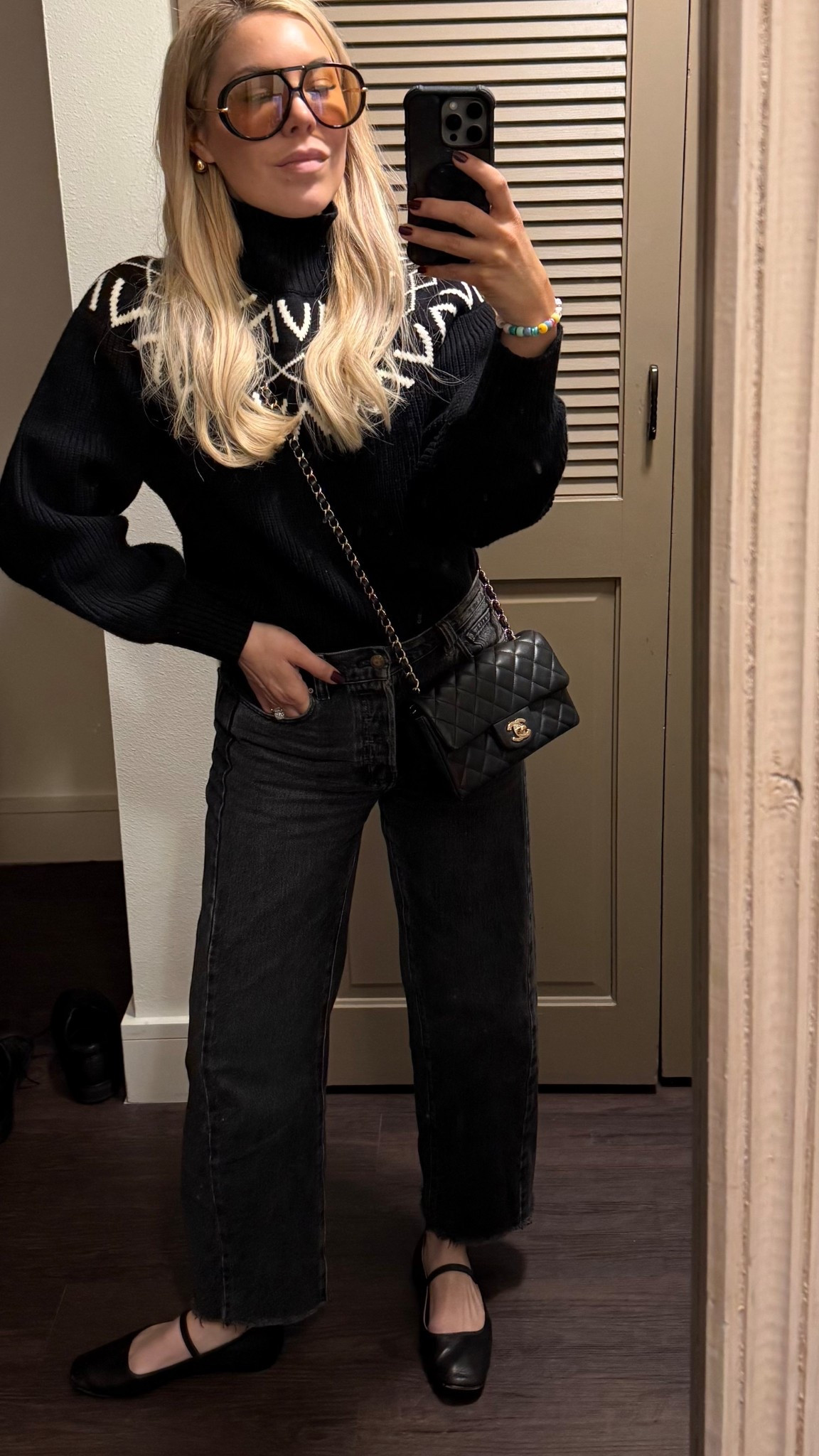 Santa Fe outfit 
Black sweater
Sweater 
Black jacket
Barrel jeans 


#LTKdayinmylife #LTKTravel #LTKootd