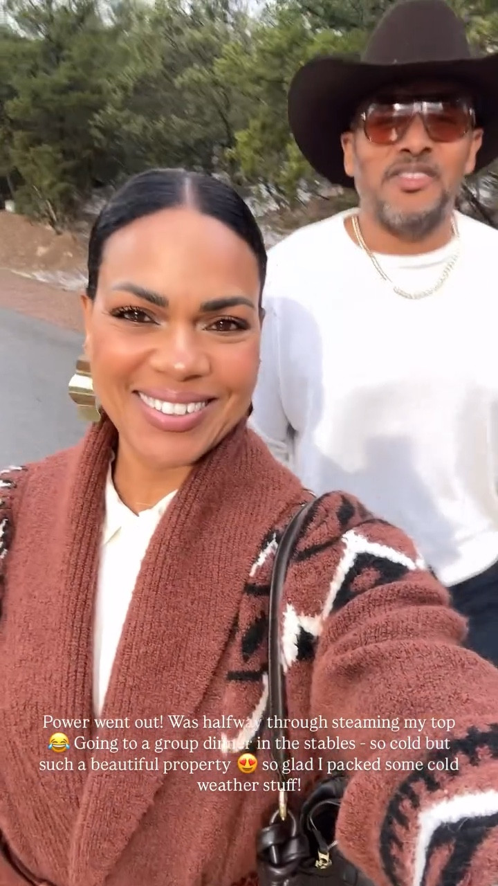 Power went out! Was halfway through steaming my top 😂 Going to a group dinner in the stables - so cold but such a beautiful property 😍 so glad I packed some cold weather stuff!