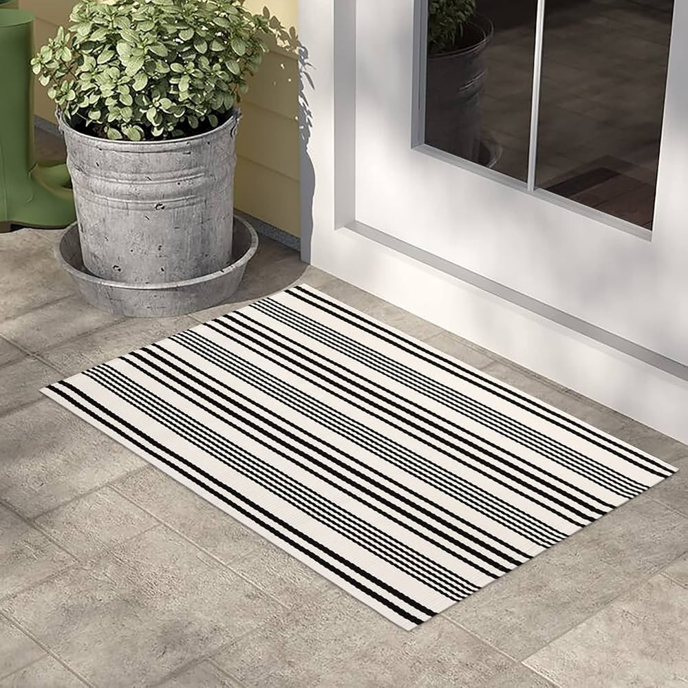 Black and White Striped Outdoor Rug, 2'x3' Cotton Modern Hand-Woven Reversible Front Porch Rug Do... | Amazon (US)