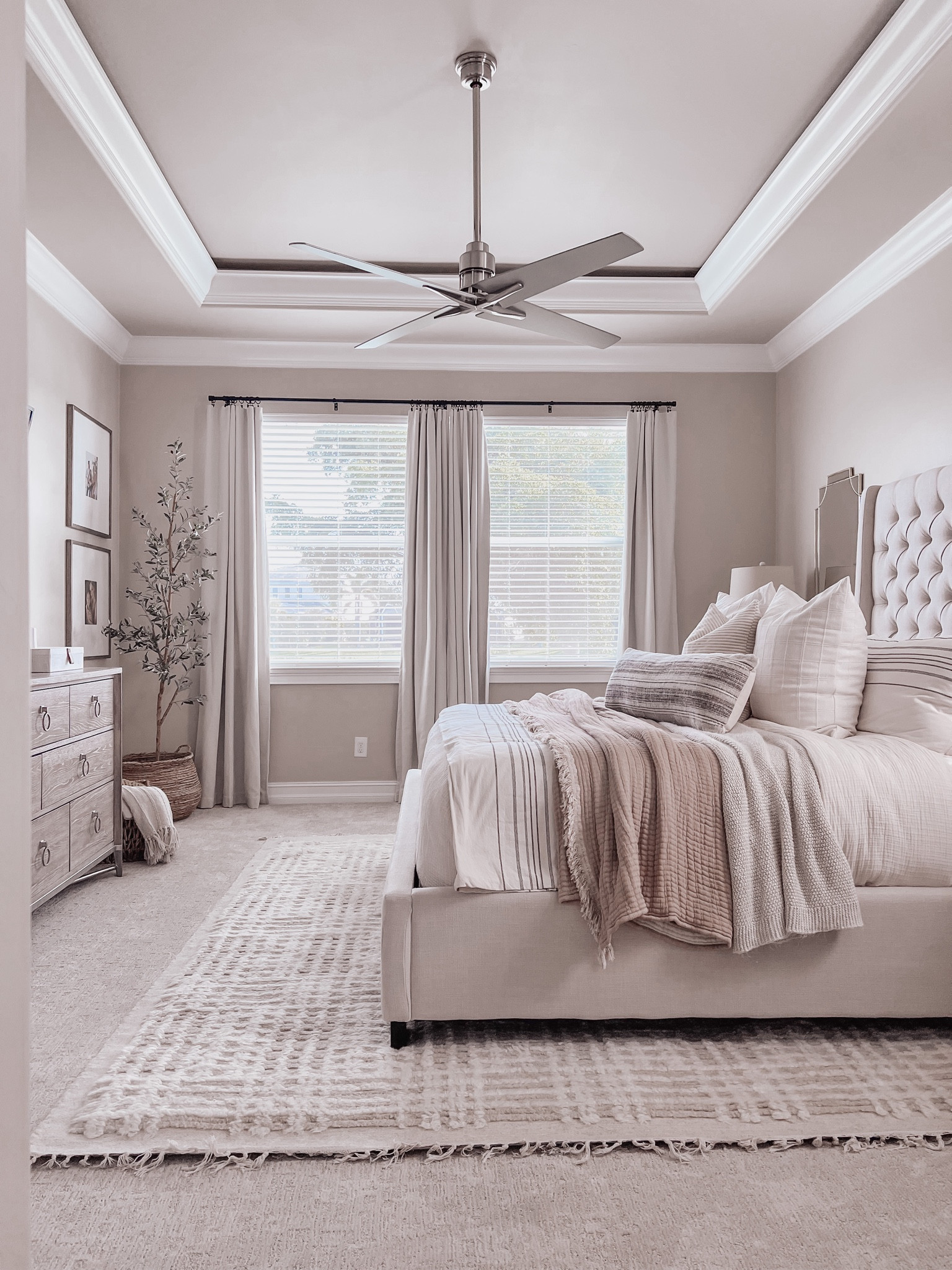 Bedroom 
Bedroom decor
Bedding 
Home decor
Neutral home decor
Area rug
Throw blanket
Pillow
Olive tree
Table lamp
Lamp


#LTKhome