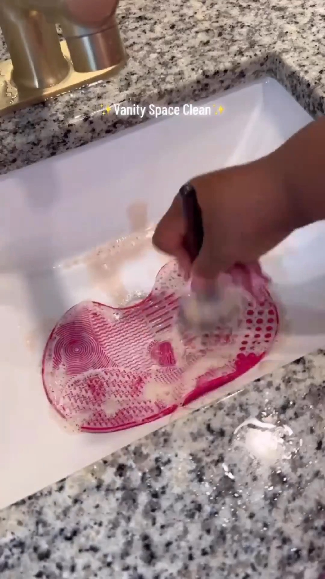 Cleaning and organizing my vanity space because everything feels better when my beauty area is clean, cute, and functional! Linking all my fave Amazon finds to help get yours in order too.



#LTKBeauty #LTKGiftGuide #LTKFindsUnder50