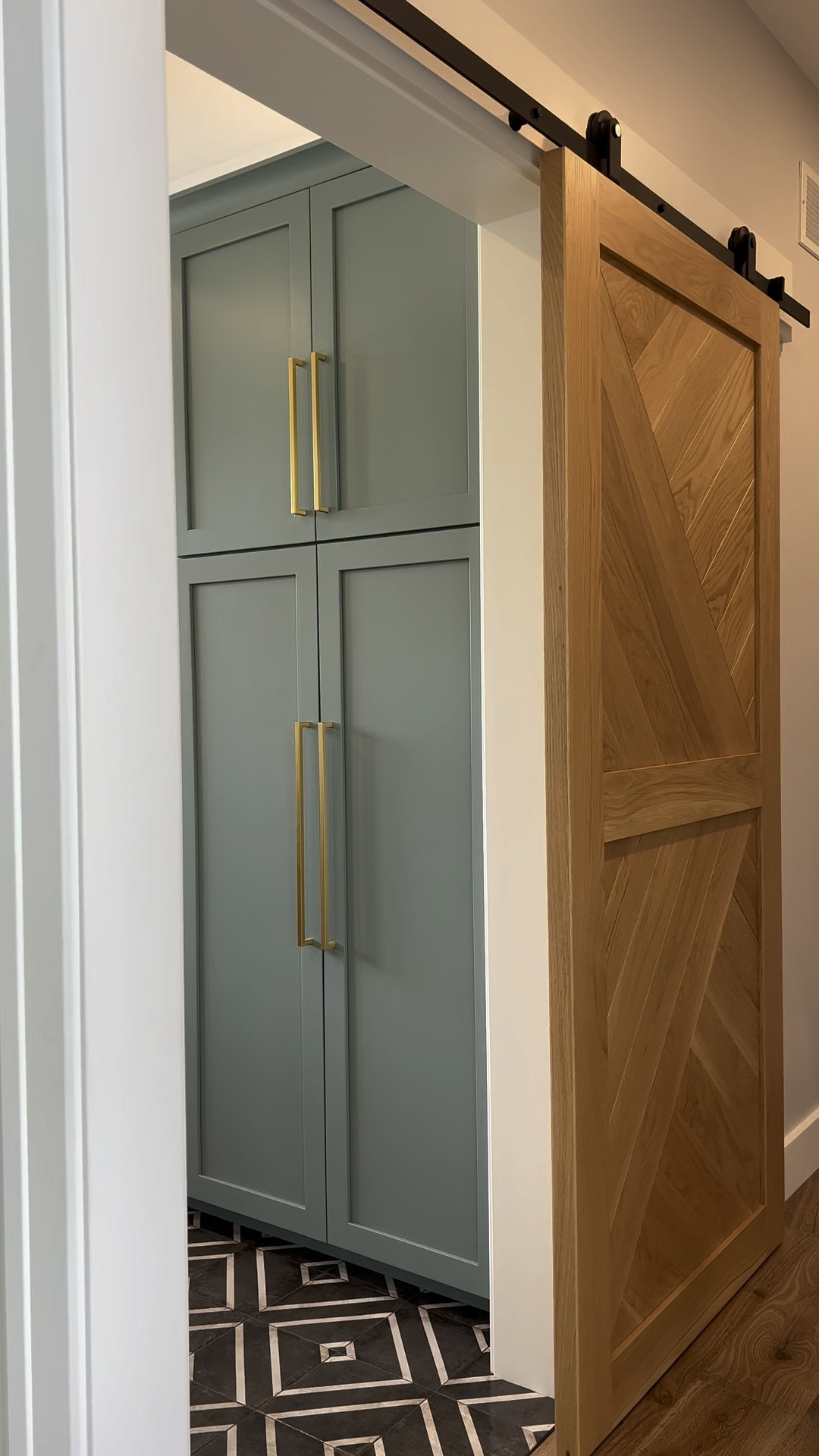 Cabinet pulls & hardware we used in our home  

#LTKhome #LTKfindsunder100 #LTKfindsunder50