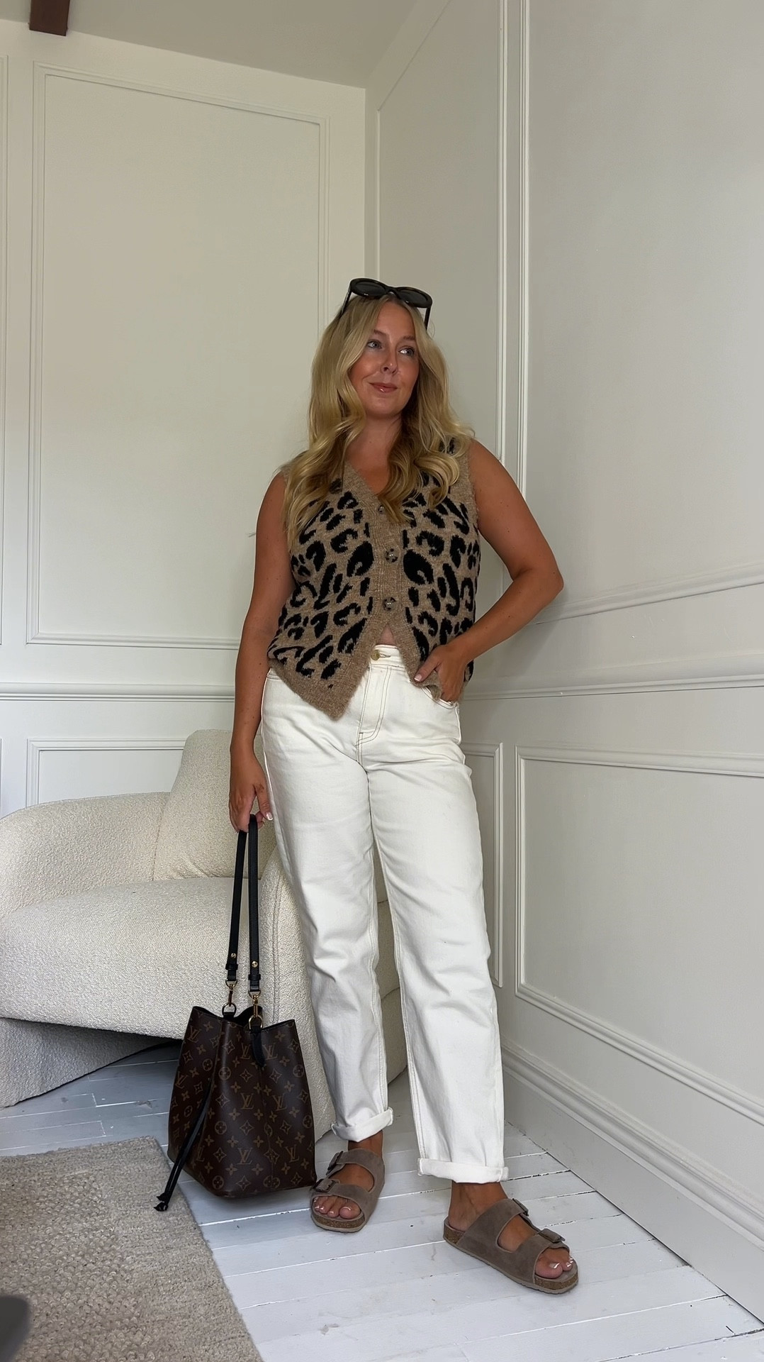 Leopard vest (Pollyannas Boutique)
Denim jeans (size 10) linked
Bag, Louis Vuitton NeoNoe
Sandals, Ravel
Sunglasses, Celine 

#LTKuk #LTKeurope #LTKluxury