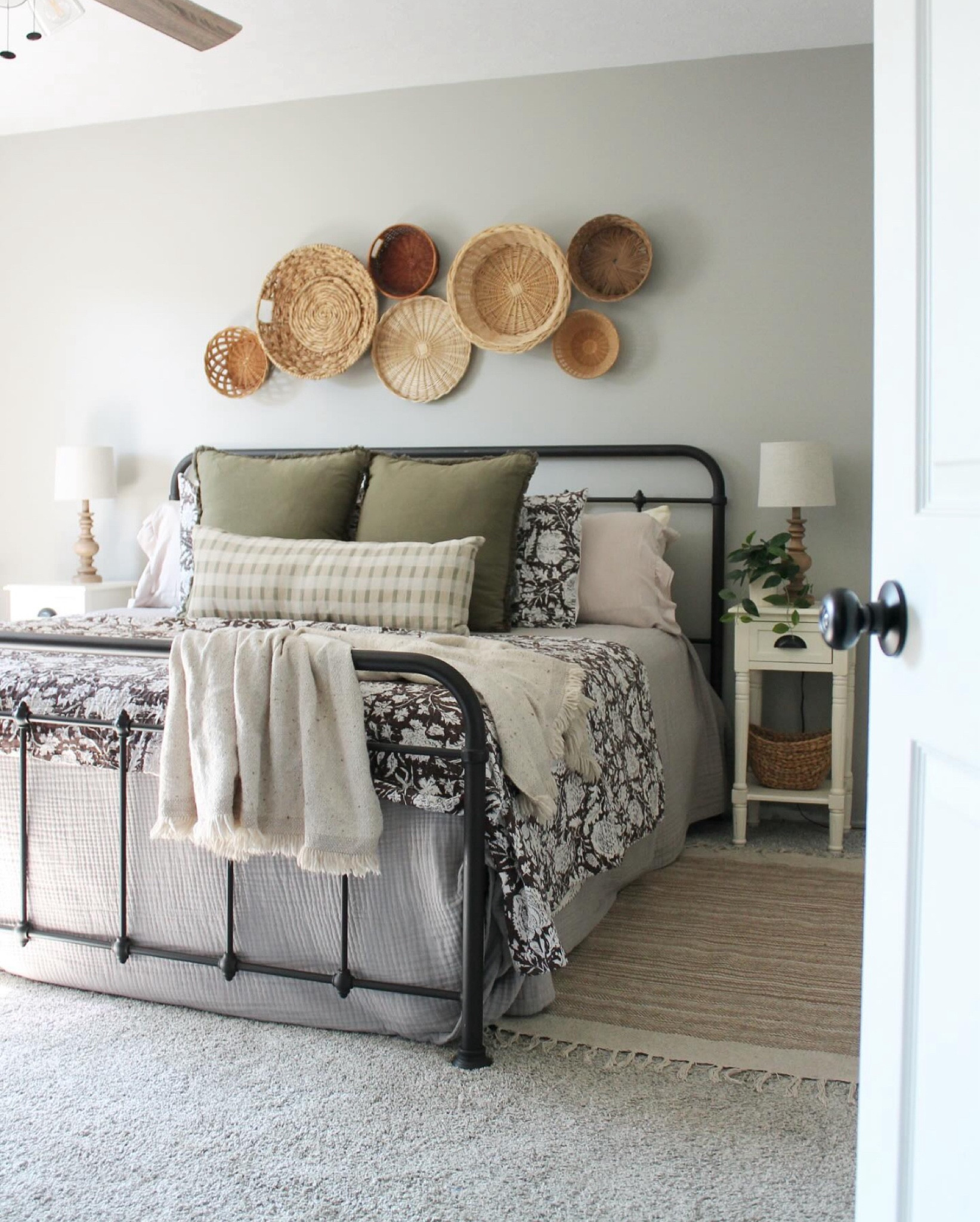 Just a still of my bedding because I LOVE the mix of earth tones and pattern 🤎🫶✨

Let me know in the comments if you want links and I’ll send it over to you! 

#collectedhome #earthtones #patternlove #quiltlove #throwpillows #targetstyle | cottage bedroom | cottage home | collected home | earth tones | cottage style | basket wall