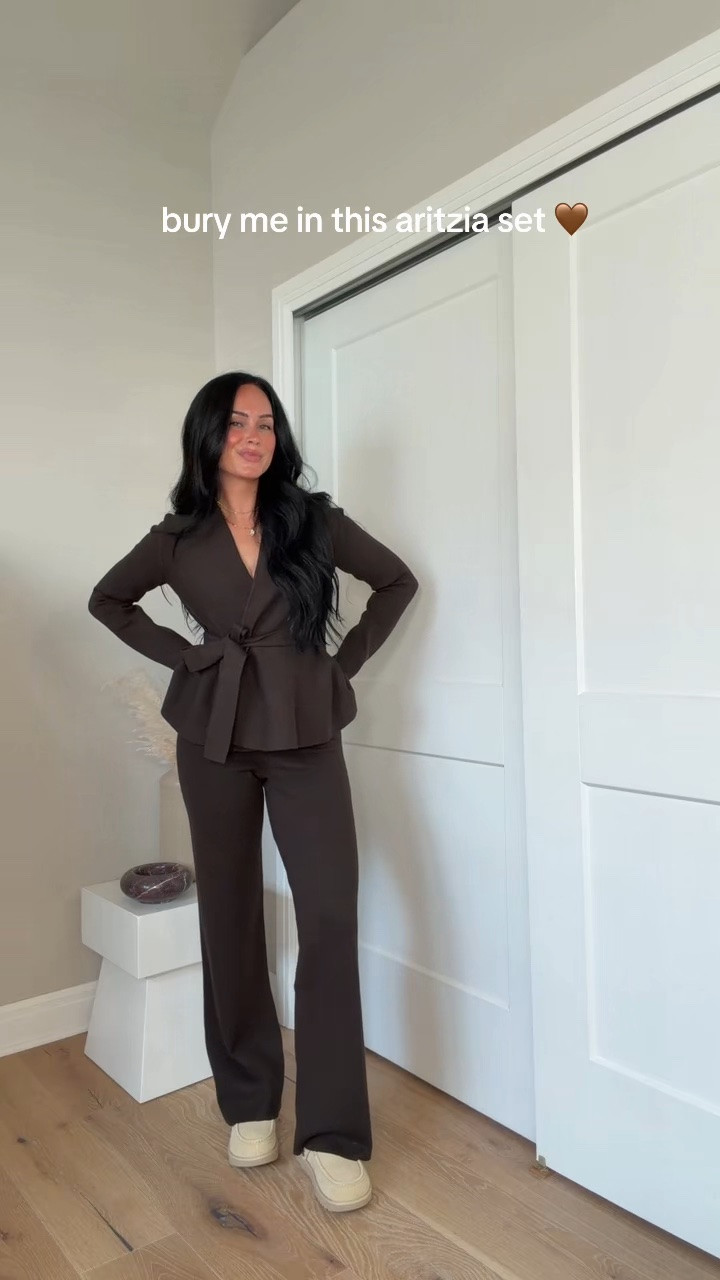 The kind of fall outfit I’ll be wearing on repeat 🤎 Chic, comfy and so easy to throw on while still looking put together. I’ll have all my outfit details linked over on my LTK!

My sizing: 5’7, 145lbs, 32DD
I’m wearing a size small top, small tall pants 





@Aritzia #aritzianewarrivals #aritziaoutfit #falloutfit #falloutfitinspo #fallstyle aritzia fall outfit, aritzia fall style, chic fall outfit, fall outfit inspo, aritzia outfit ideas, neutral fall outfit, cozy chic outfit, elevated fall basics, fall capsule wardrobe, everyday fall style, minimal fall outfit, effortless fall style, aritzia set, comfy chic outfit, autumn outfit inspiration, fall fashion 2026, aritzia must haves, fall wardrobe staples, chic everyday outfit, put together fall outfit