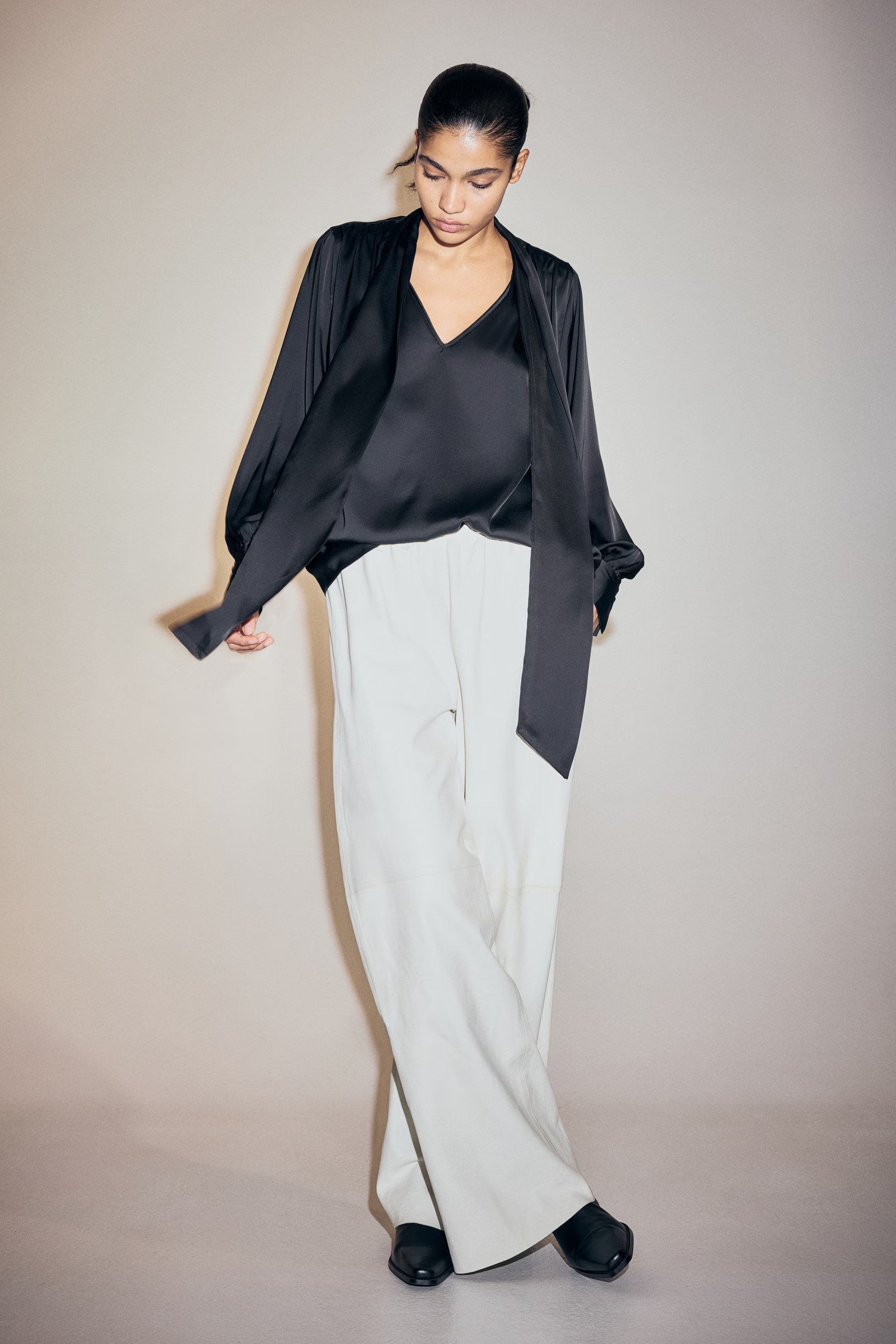 Tie-neck chiffon blouse | H&M (UK, MY, IN, SG, PH, TW, HK)