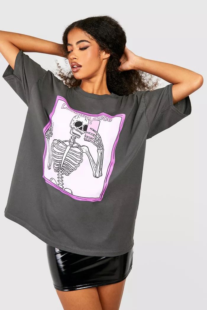 Grey Skeleton Looking Good Halloween Printed Oversized T-shirt | Boohoo.com (UK & IE)