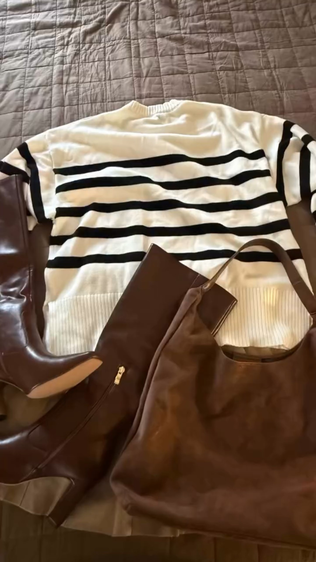Salido de zona de confort buscando cómo combinar mis nuevas botas se @loveecoseeasst que la puedes conseguir a través de @amazonfashion @amazon. Digan ustedes confort que se ve mejor mis botas para este otoño 🍂 ?

Puedes encontrarla en mi storefront Amazon
Y en el link de mi perfil.

#amazon #amazonfashionfinds #bootseason #boots #brown