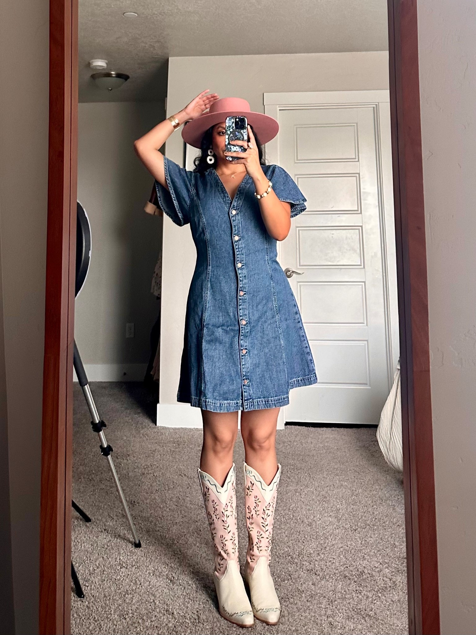 My milkshake brings all the boys to the yard 💅🏼

Wearing the size medium, I have wider hips so I sized up 

#LTKPetite #LTKStyleTip #LTKFindsUnder50