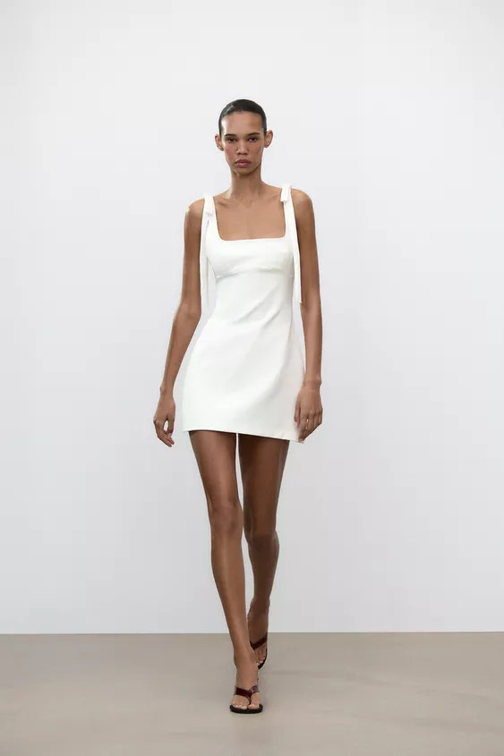 KURZES STRETCHKLEID MIT SCHLEIFEN | Zara DE