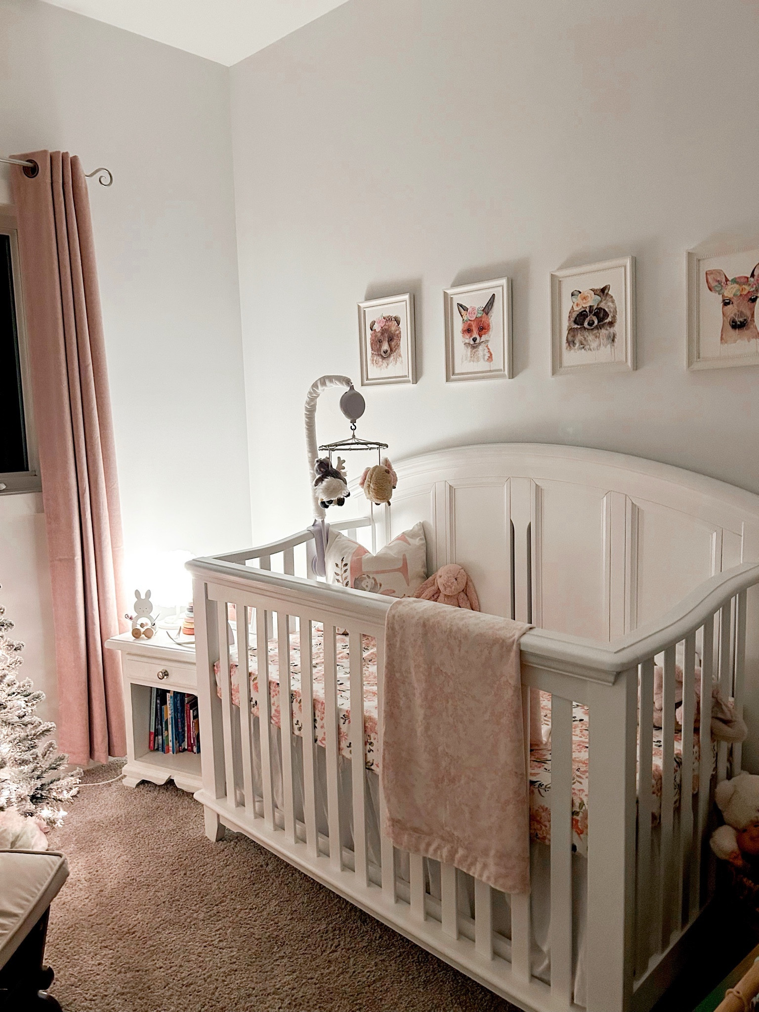 On of my fav rooms in the house. Everleigh’s nursery. 

Baby girl
Baby room
Pink and white decor 
Amazon baby
Amazon home
Crib mobile
Crib sheets
Crib bedding
Woodland nursery
Woodland decorr


#LTKbaby #LTKhome