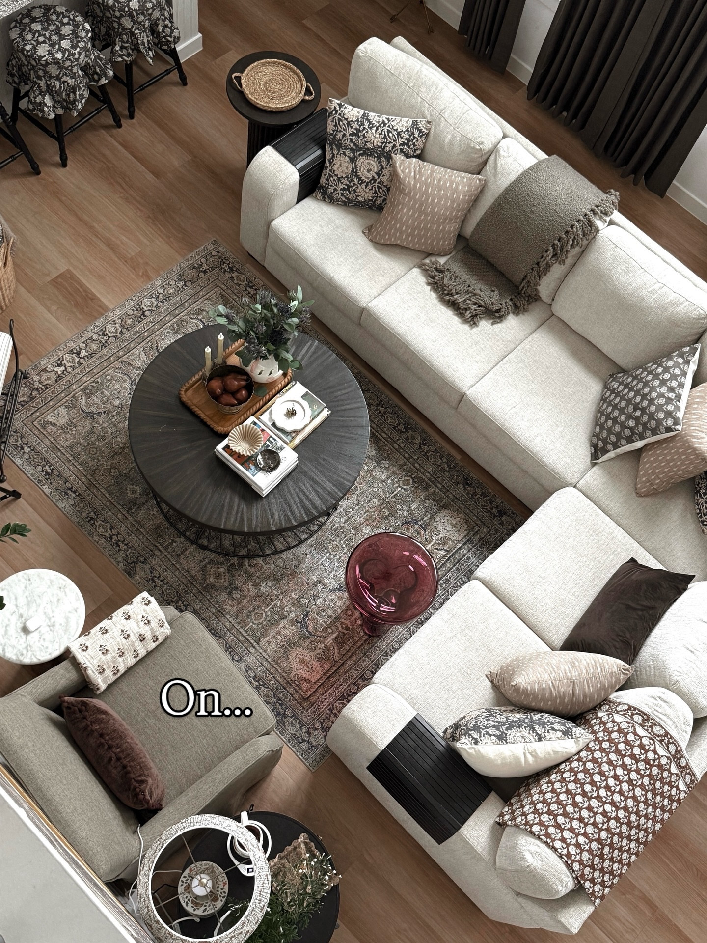 Happy Friday peeps!
Sharing some pockets of cozy today🤎💚🤍 Stay happy and heathy. 
All things tagged in my LTK. Link in bio (under Linktree) check it out. Keep checking my stories for links. Thank you for your story visits! Quite overwhelmed ❤️🤗

#aninditashome #pocketsofjoy #homestyle #afﬁliatemarketing 

Peace and joy✌🏼