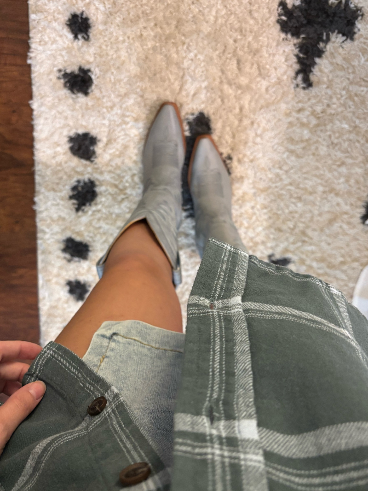 Cute fall transitional outfit! Been waiting for my Target order and it finally came today! Grabbed a few flannels for fall/winter that matched my slate Tecovas so I could wear them year round! And they’re on sale at Target rn! 🎯🎯🎯 the slate Tecovas are sold out so linked some similar options :)

#LTKShoeCrush #LTKBump #LTKSaleAlert