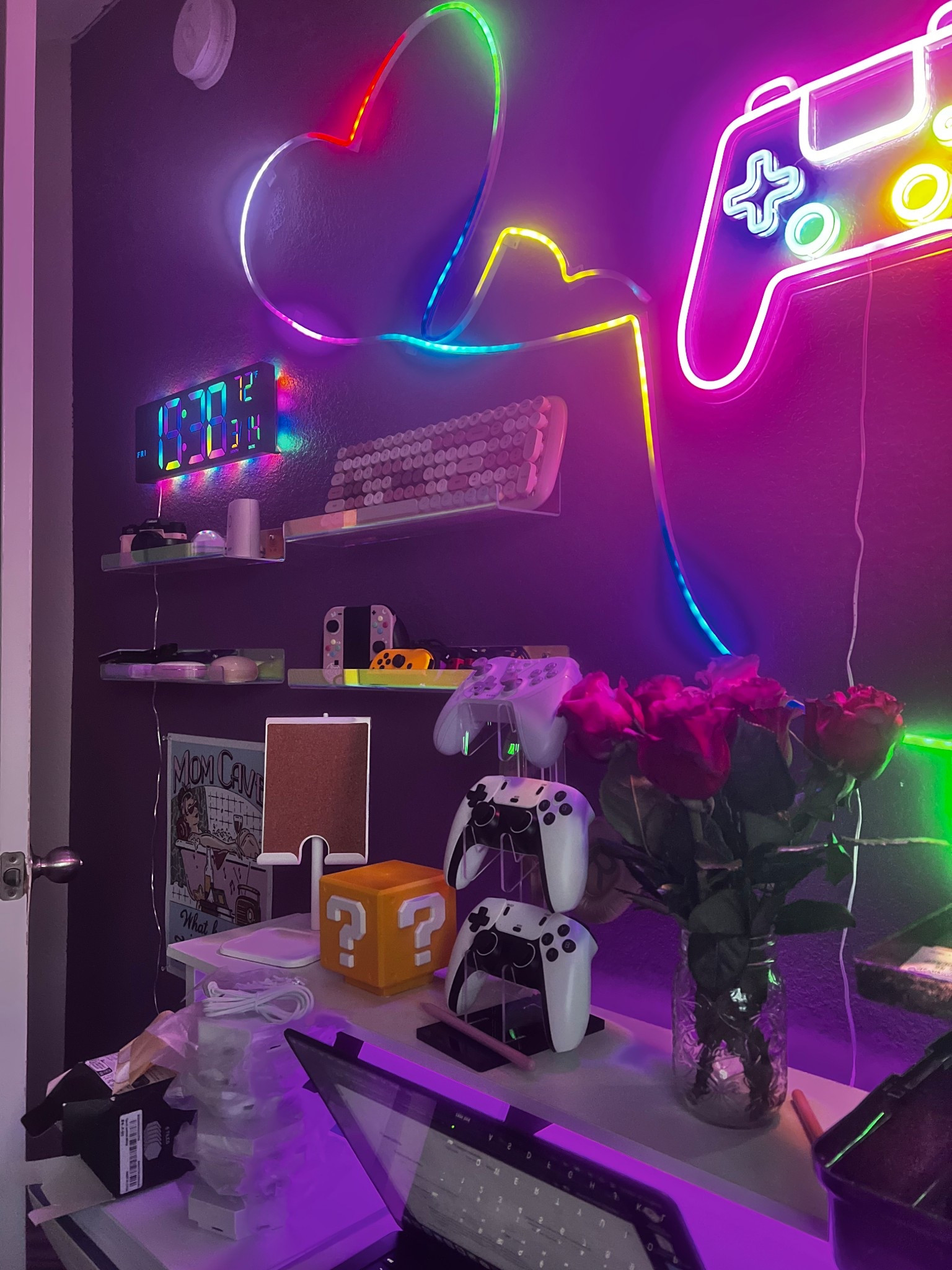 Girlie offices are so much fun 👾🎮♥️