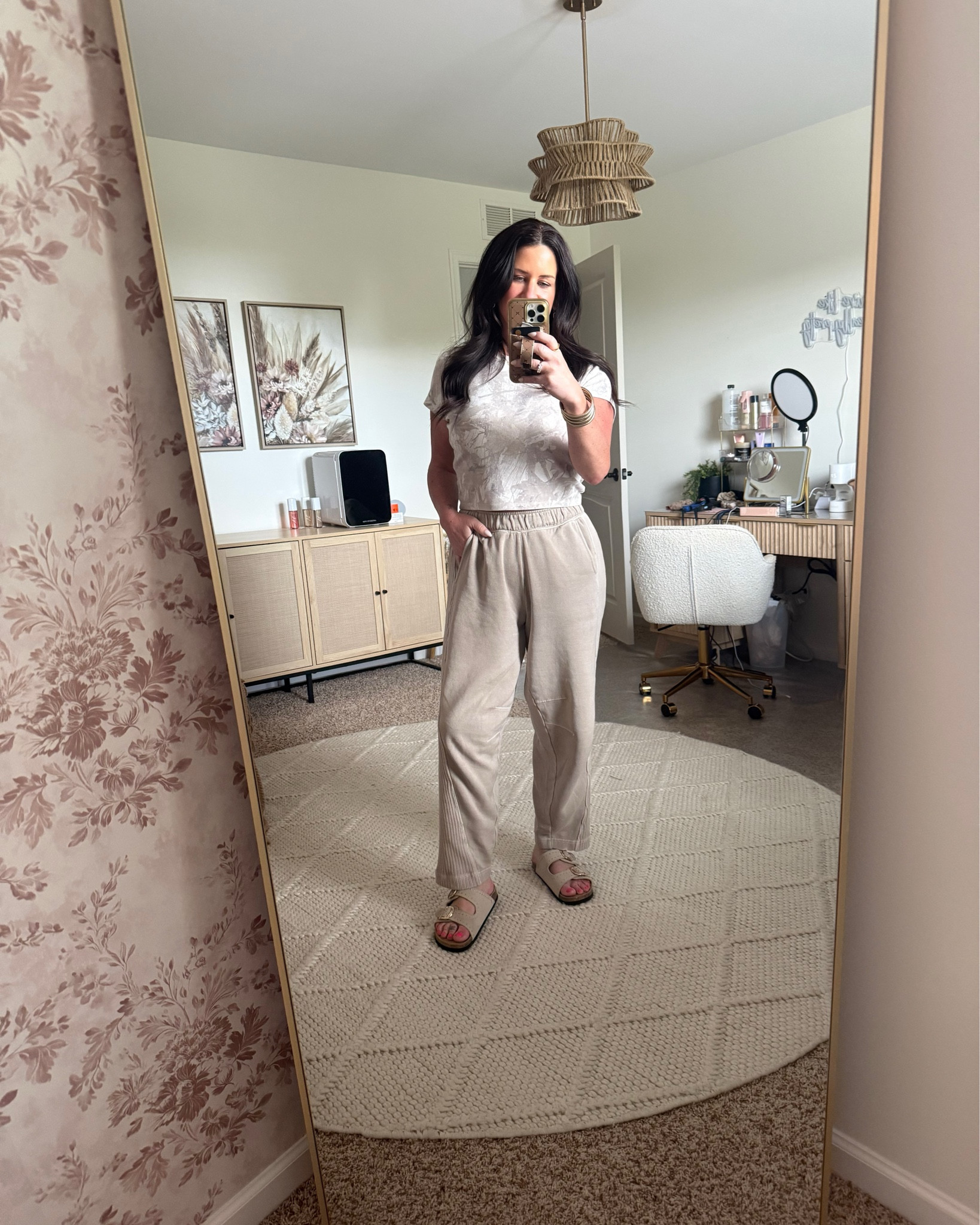 These AE barrel sweatpants are SO CUTE and so comfy!!

#LTKgrwm #LTKootd #LTKxAerie