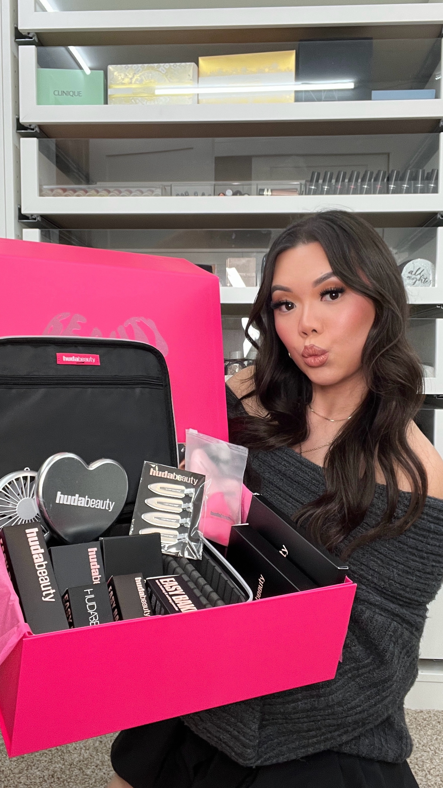 @hudabeauty Easy Bake Setting Spray unboxing 

#hudabeauty #huda #hudabeautyeasybake #unboxing #makeupunboxing