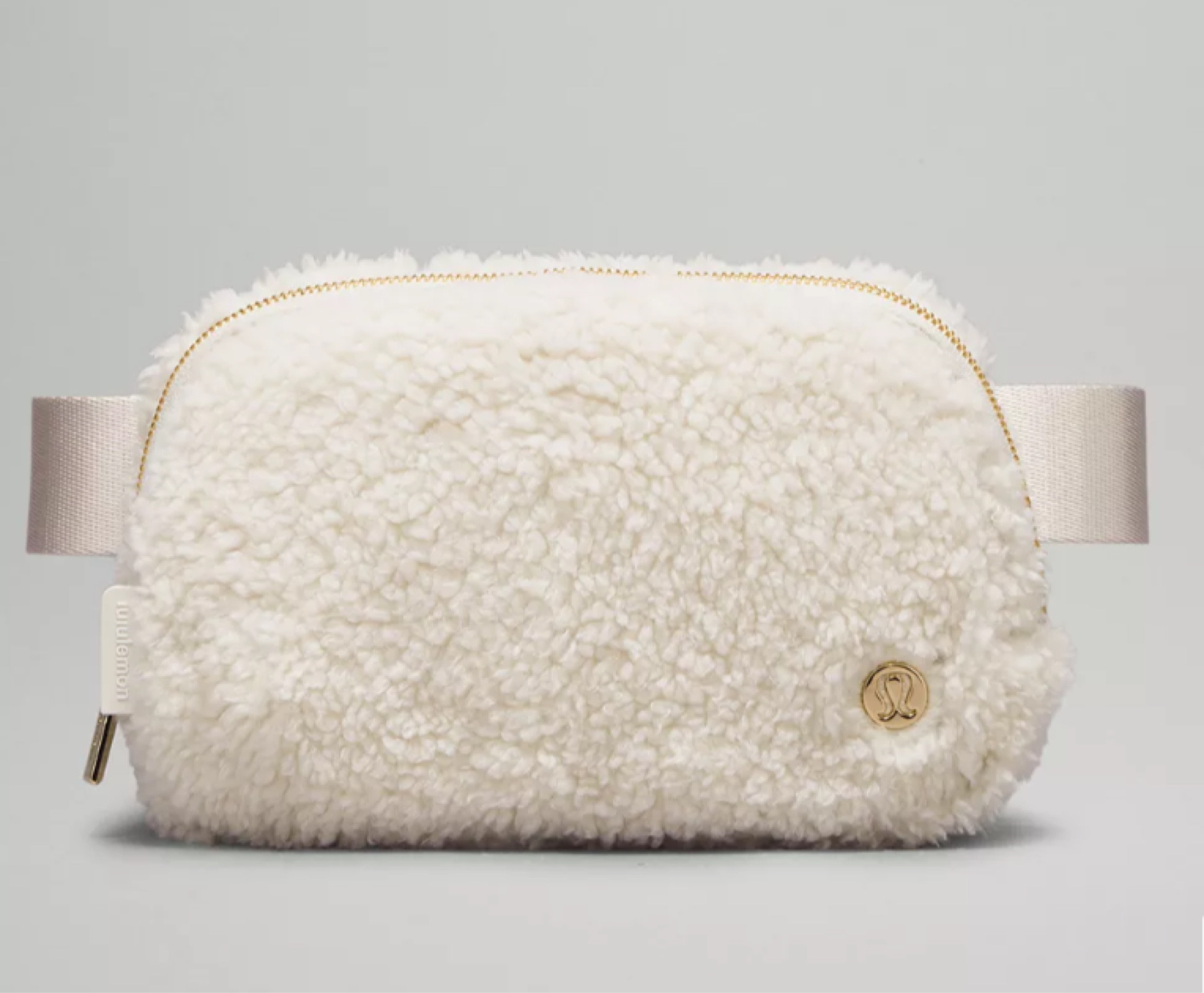 Everywhere belt bag 1L Fleece in ‘white opal / gold’ from lululemon 

Oyster 

#LTKtravel #LTKstyletip #LTKfindsunder50