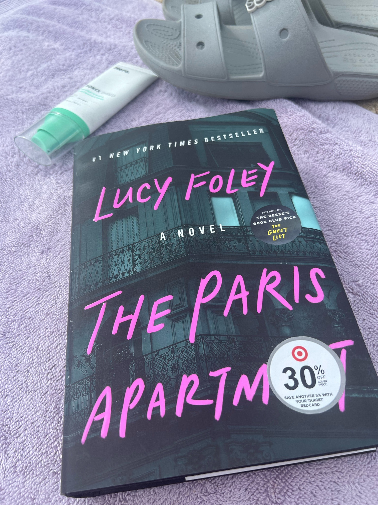 suuuuch a good poolside read ☀️⛱️📚

#LTKunder50 #LTKunder100 #LTKsalealert
