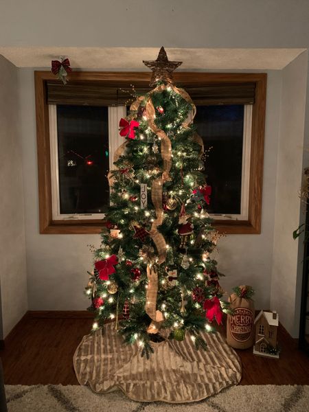 ✨CHRISTMAS TREE 50% OFF✨

Christmas decor, home decor, holiday decor, target Christmas, Black Friday, cyber Monday, Christmas tree topper, living room, cozy Christmas 



#LTKSeasonal #LTKsalealert #LTKHoliday