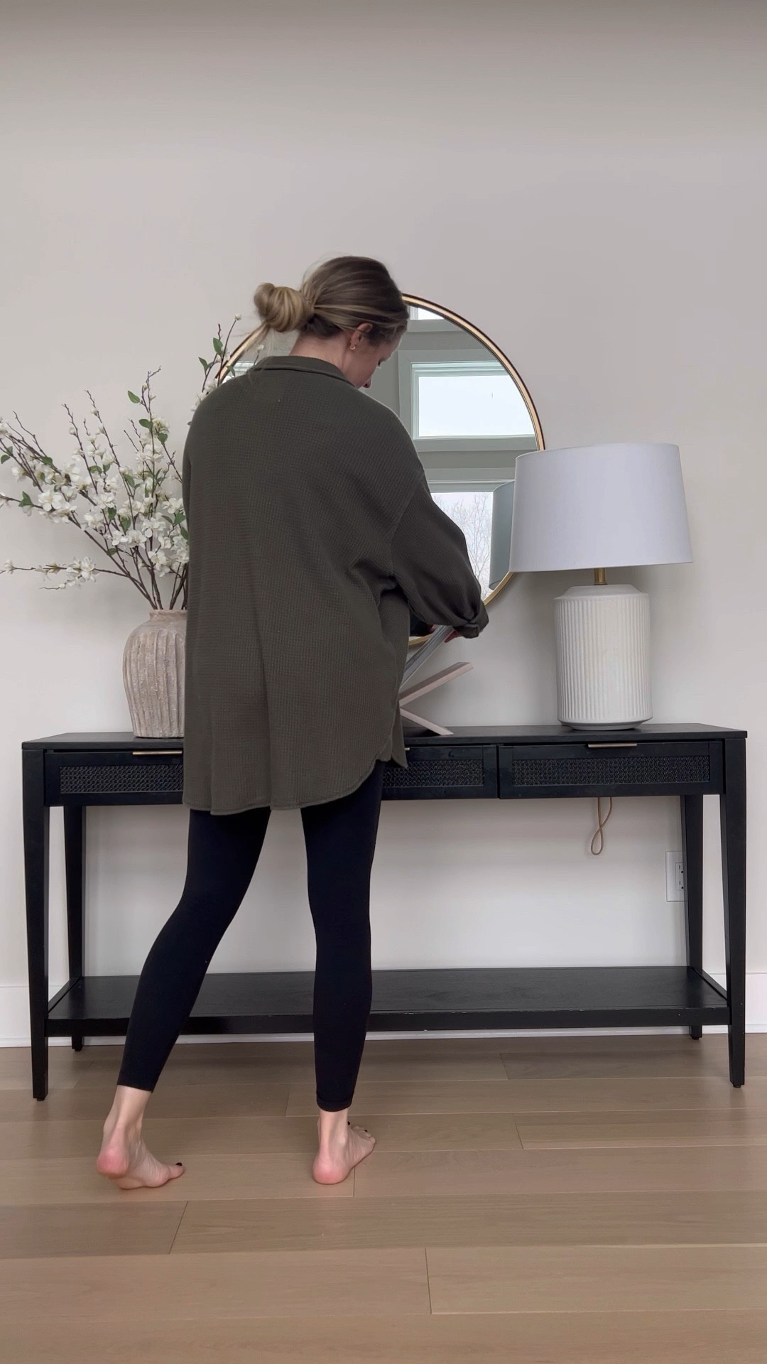 Console table spring decor refresh 

#LTKhome #LTKstyletip #LTKfindsunder100