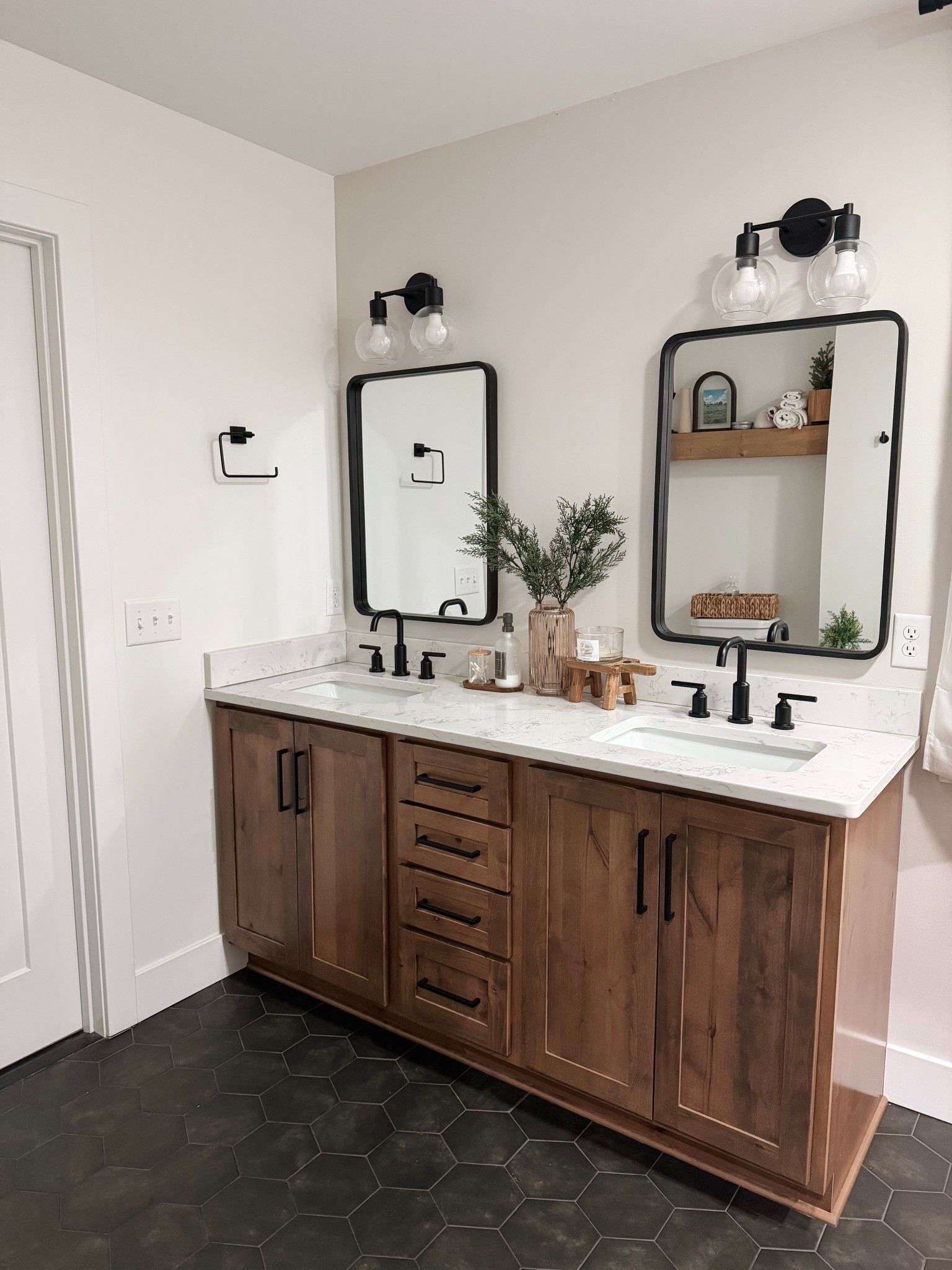 Christmas bathroomm

#LTKHome #LTKCyberWeek #LTKHoliday