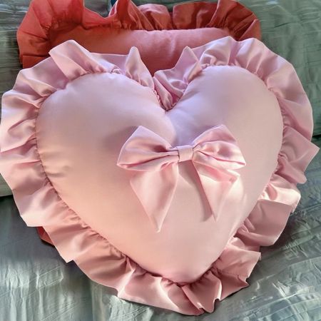 Super cute ruffles pillow✨🎀