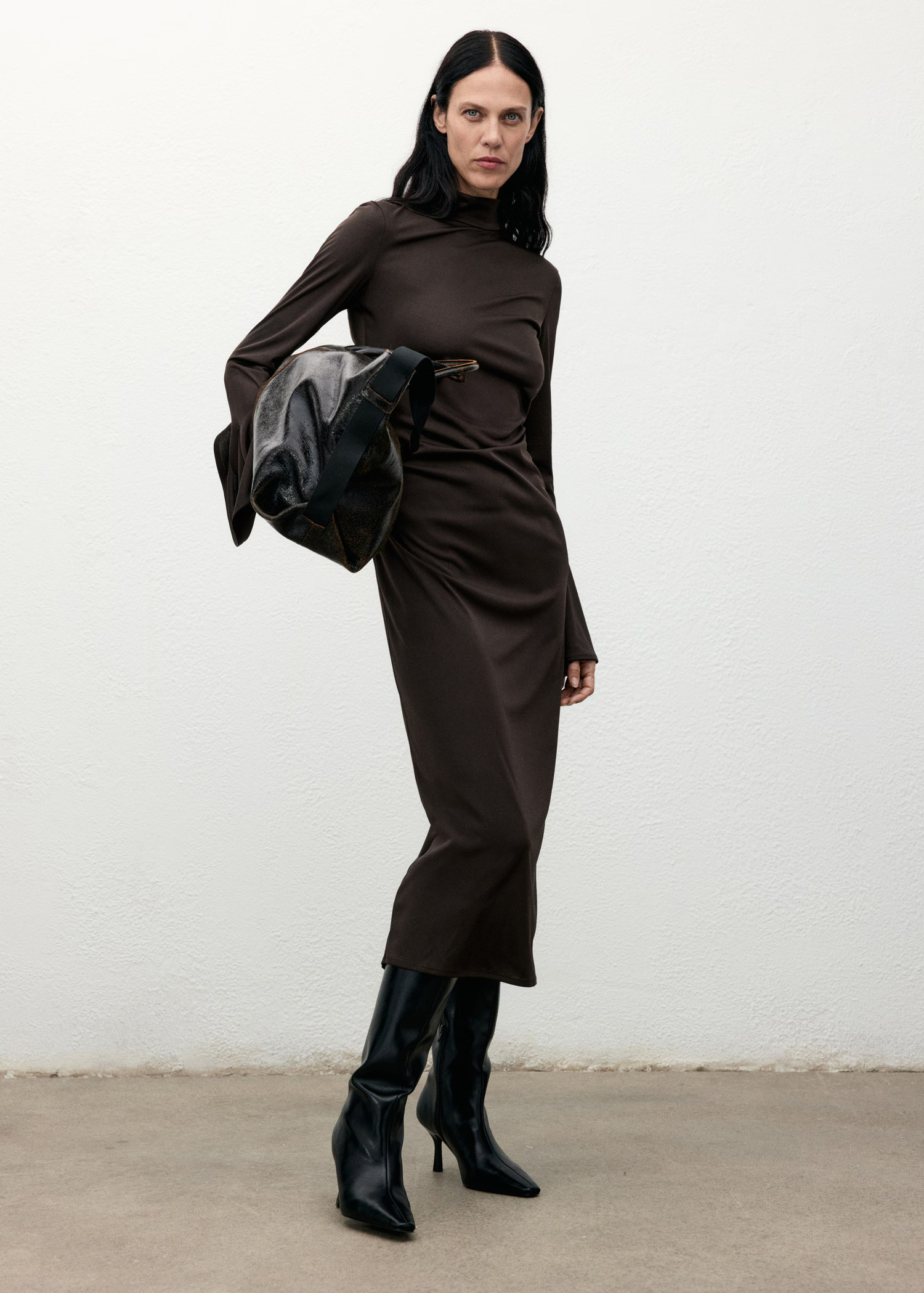 Tailliertes Kleid mit ausgestellten Ärmeln | Mango EU