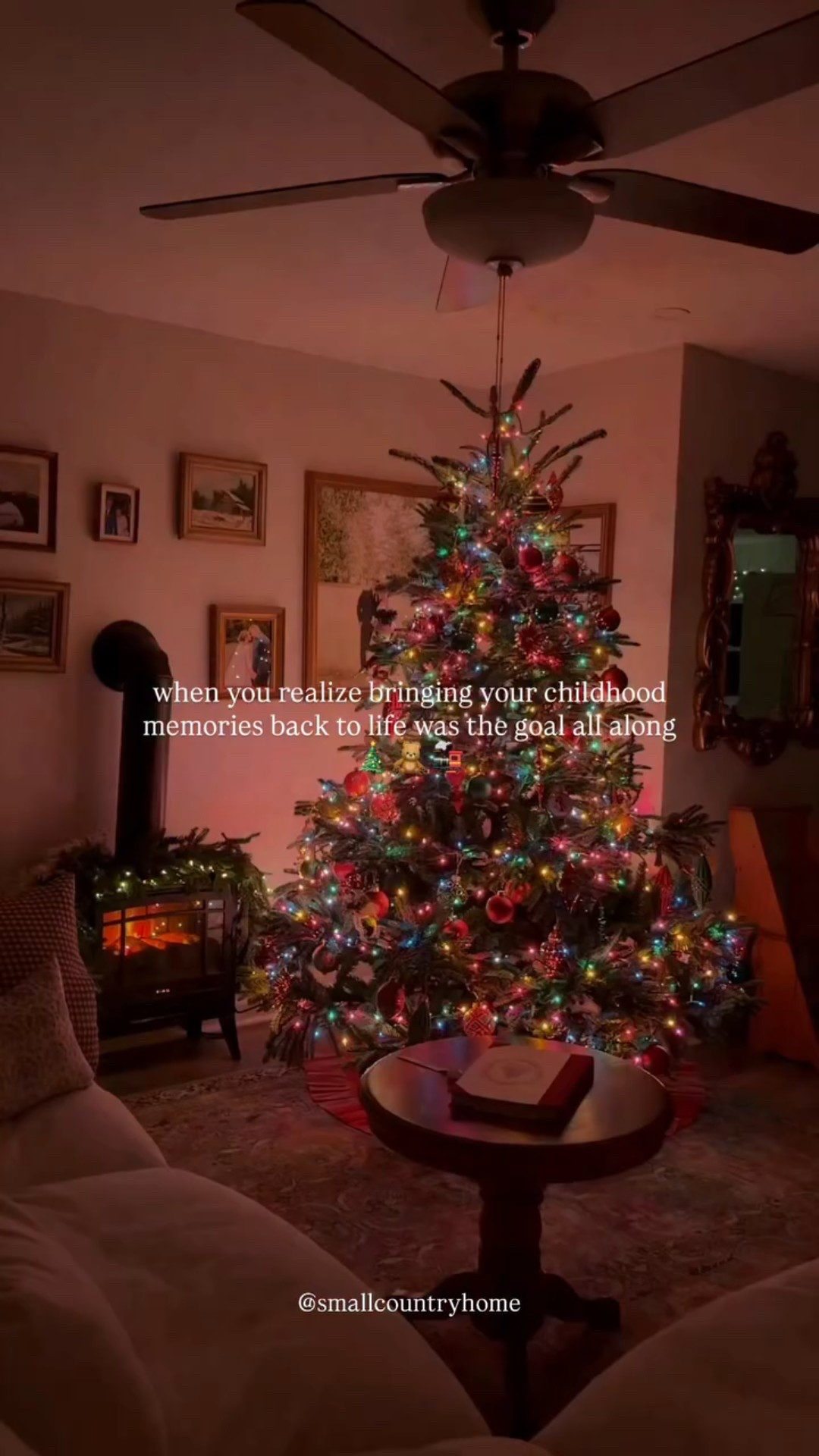 Nostalgic Christmas.  Christmas lights mix nostalgic lights. 
its like a glimpse into the past 🙂‍↕️

the sweetest memories from when we were little making appearances 🥹

follow @smallcountryhome for a nostalgic Christmas 🎄🧸

#homedecor #home #homesweethome #cozyhome #cozy #cozyathome #cottage #countryliving #cottagecore #countrylife #cottagelife #nostalgia #nostalgic #christmas #christmastree #christmasseason #nostalgicchristmas