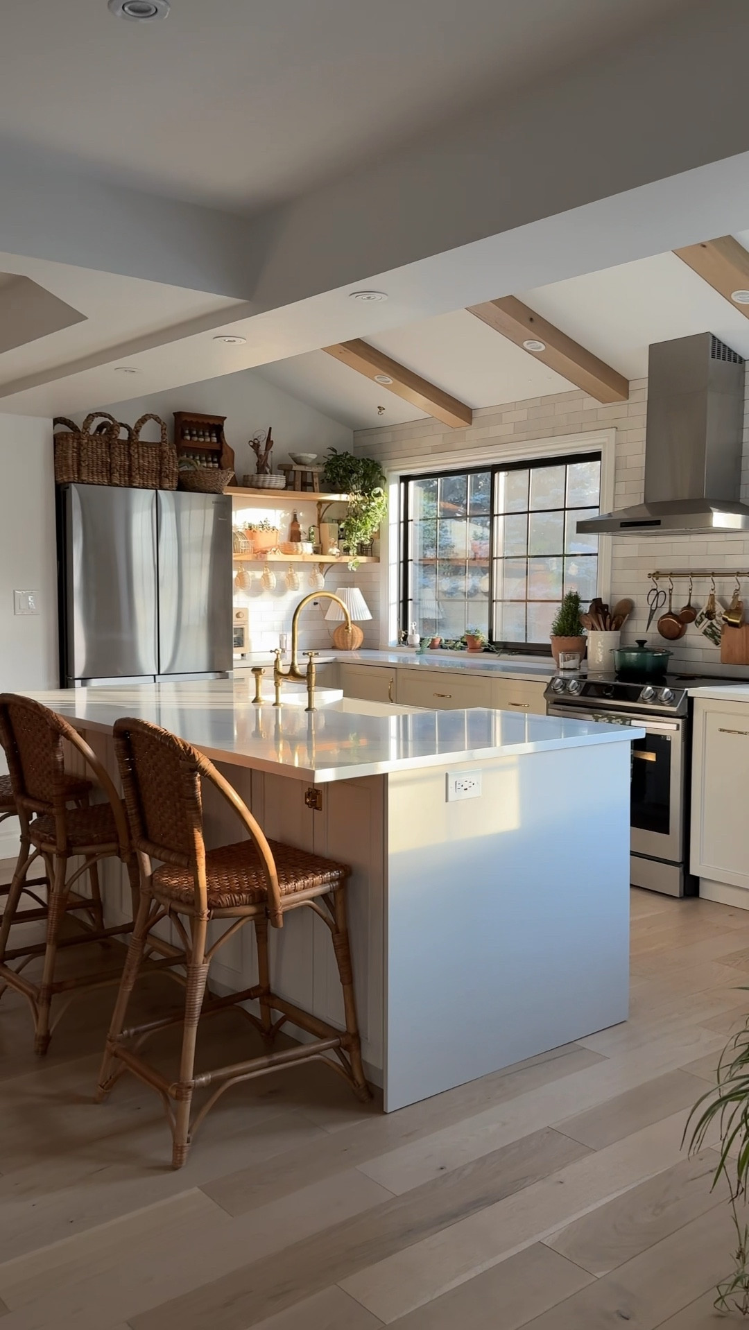 Giving our kitchen a much needed reset after hosting a marathon of parties over the holidays.

Every surface was grime-y and sticky! I went to town cleaning that kitchen and scrubbed every surface from top to bottom. And it feels so fresh and clean. Now nobody touch it lol!

Next up, cleaning the inside of my fridge. 😮‍💨

#cleanwithme #asmr #organizedhome #cleaningmotivation #kitchencleaning kitchen design, reset the kitchen, all I do is clean clean clean no matter what

#LTKVideo