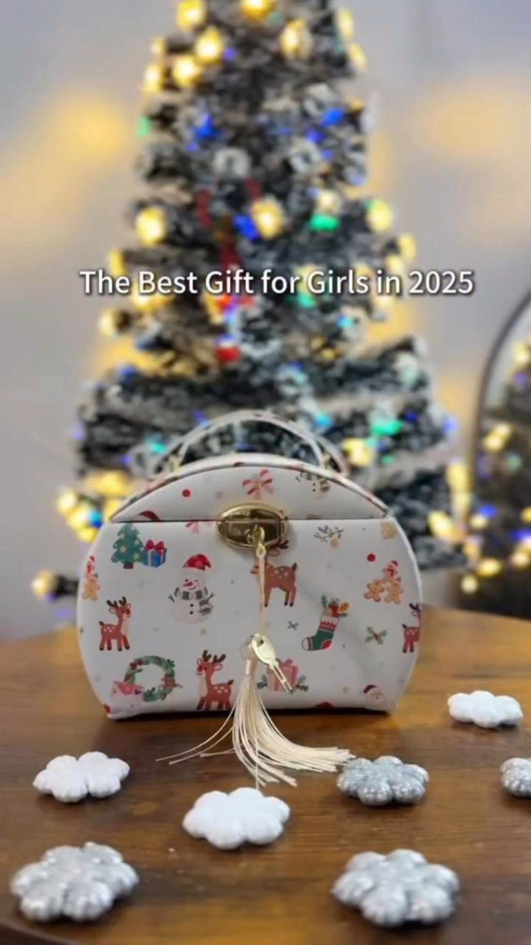 ✨ POV: You open a box… and Christmas starts dancing 🎄🩰 This is the kind of gift that feels like magic the moment it opens.
The VLANDO Christmas Limited Edition Music Box isn’t just a jewelry box — it’s a tiny holiday world ✨
🎶 Wind the key, and a delicate ballerina twirls to classic Christmas melodies
💍 A cozy, special place for her favorite little treasures
🎁 Elegant, timeless, and full of wonder — perfect for kids who love sparkle, ballet, and fairy-tale moments
It’s the kind of gift they’ll remember long after the holidays — the one they open again and again 🤍
🎄 Few left — don’t wait!
Save this for gift inspo, tag someone who’s shopping for a magical Christmas present, and follow @alinaantman_nyc for more holiday finds @vlandojewelrybox ✨#VLANDO#vlandojewelrybox#jewelrybox#gifti dea#kidsgiftchrismasgiftideagir|sgiftidea