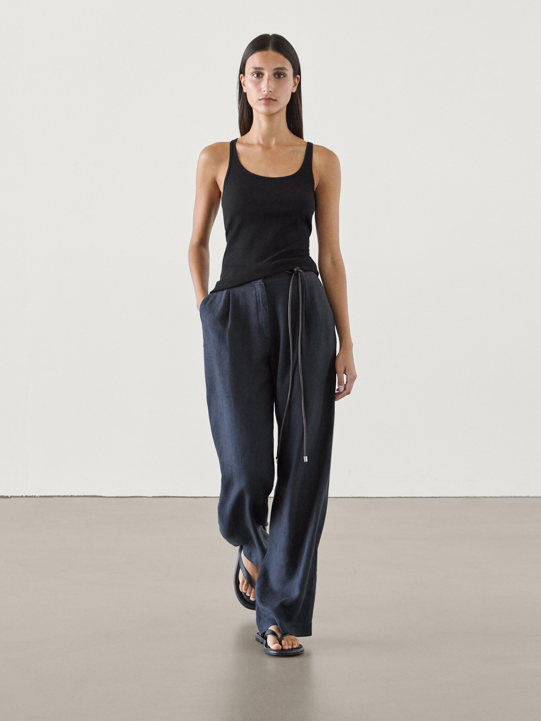 100% linen wide-leg trousers with darts | Massimo Dutti UK