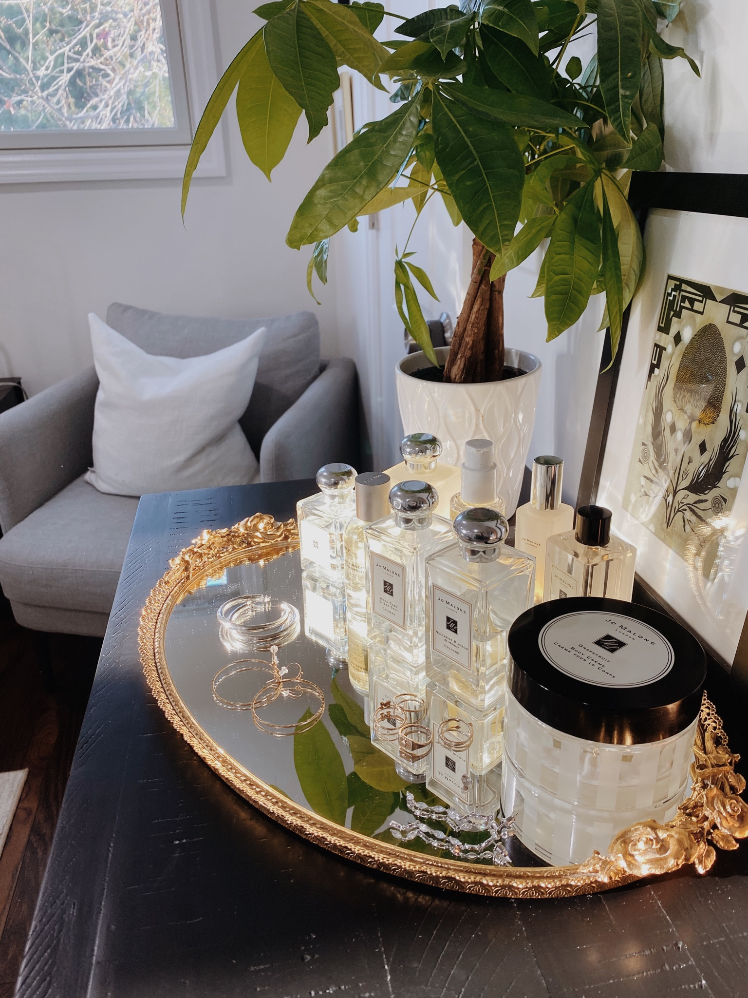 So obsessed with this vanity tray!

Home decor, home style, vintage finds, bedroom decor, beauty

#LTKHoliday #LTKbeauty #LTKhome