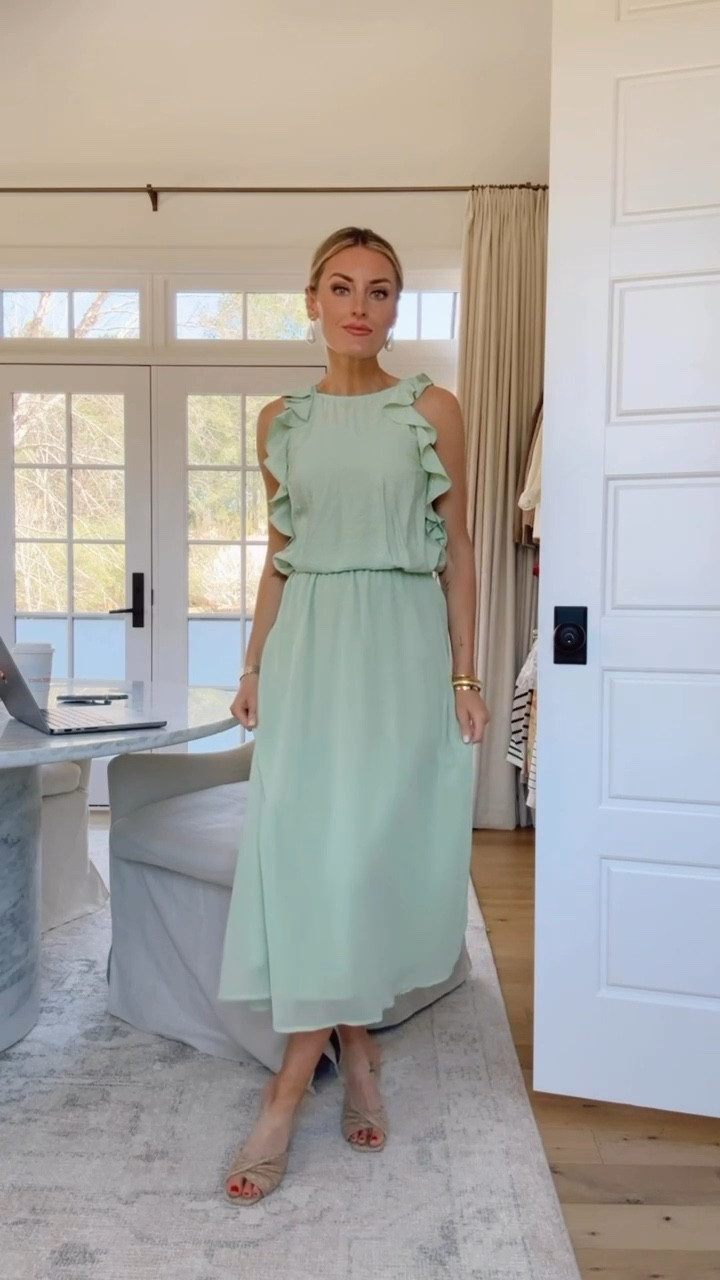 How pretty is this set for spring! I am wearing an XS in both the top and skirt! 

Loverly Grey, spring outfit, Target finds 

#LTKFindsUnder50 #LTKStyleTip #LTKSeasonal