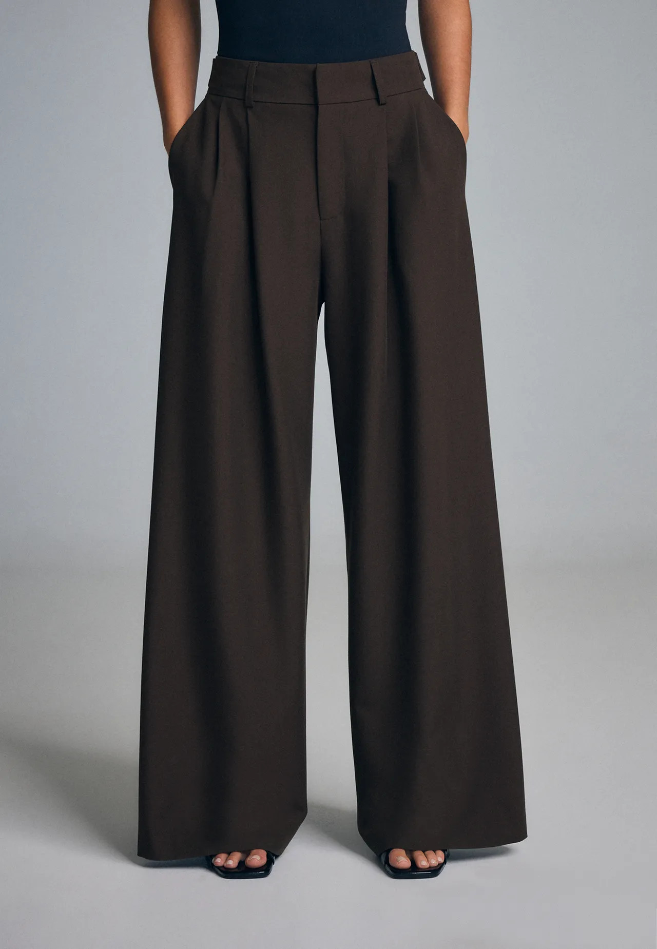 Pantalon habill\u00e9 wide leg \u00e0 boutons r\u00e9glables | Stradivarius (FR)