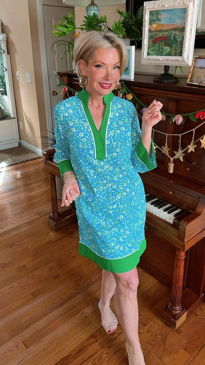 Mary Square did their thing with this one. That contrast trim against the print is what makes it… fresh, crisp, and just different enough to turn heads.

Lightweight, flattering, easy to wear, and comfortable all day long.

You’ll grab this one more than you think.

#LTKSaleAlert #LTKgrwm #LTKootd