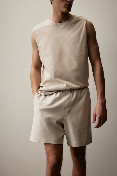 Regular Fit Piqué Shorts - Regular waist - Short - Green - Men | H&M US | H&M (US + CA)