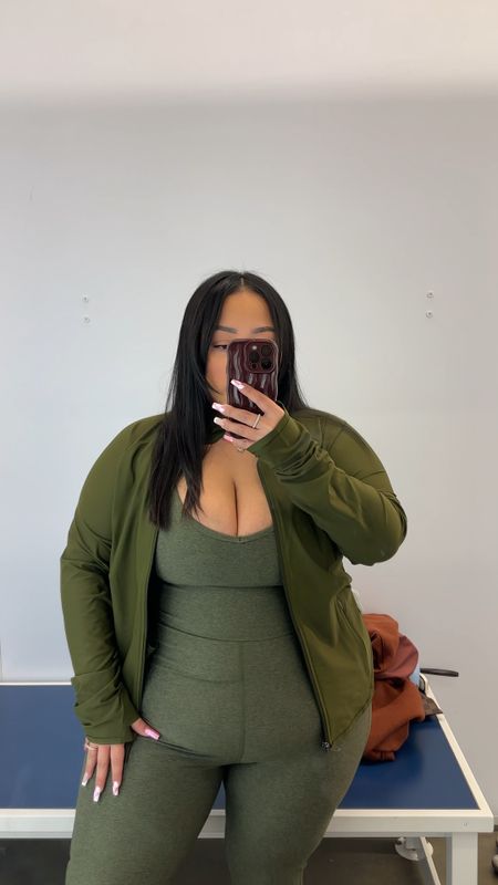 Athletic Wear as a curvy girl from old navy 

Wearing bodysuit and jacket in size
XL 

#LTKfitness #LTKVideo