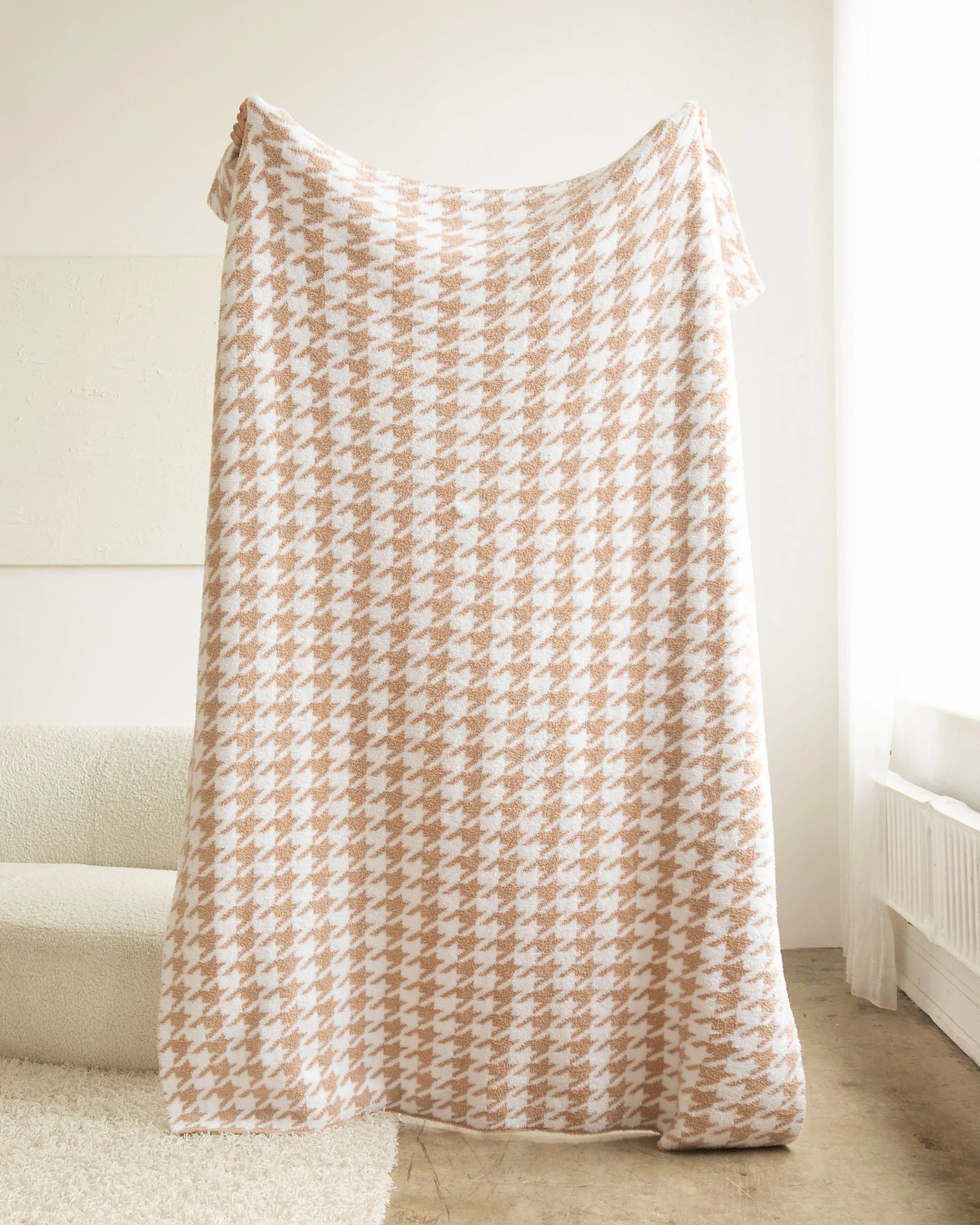 HOUNDSTOOTH BLANKET - SAND/WHITE | The Act Of Lounging