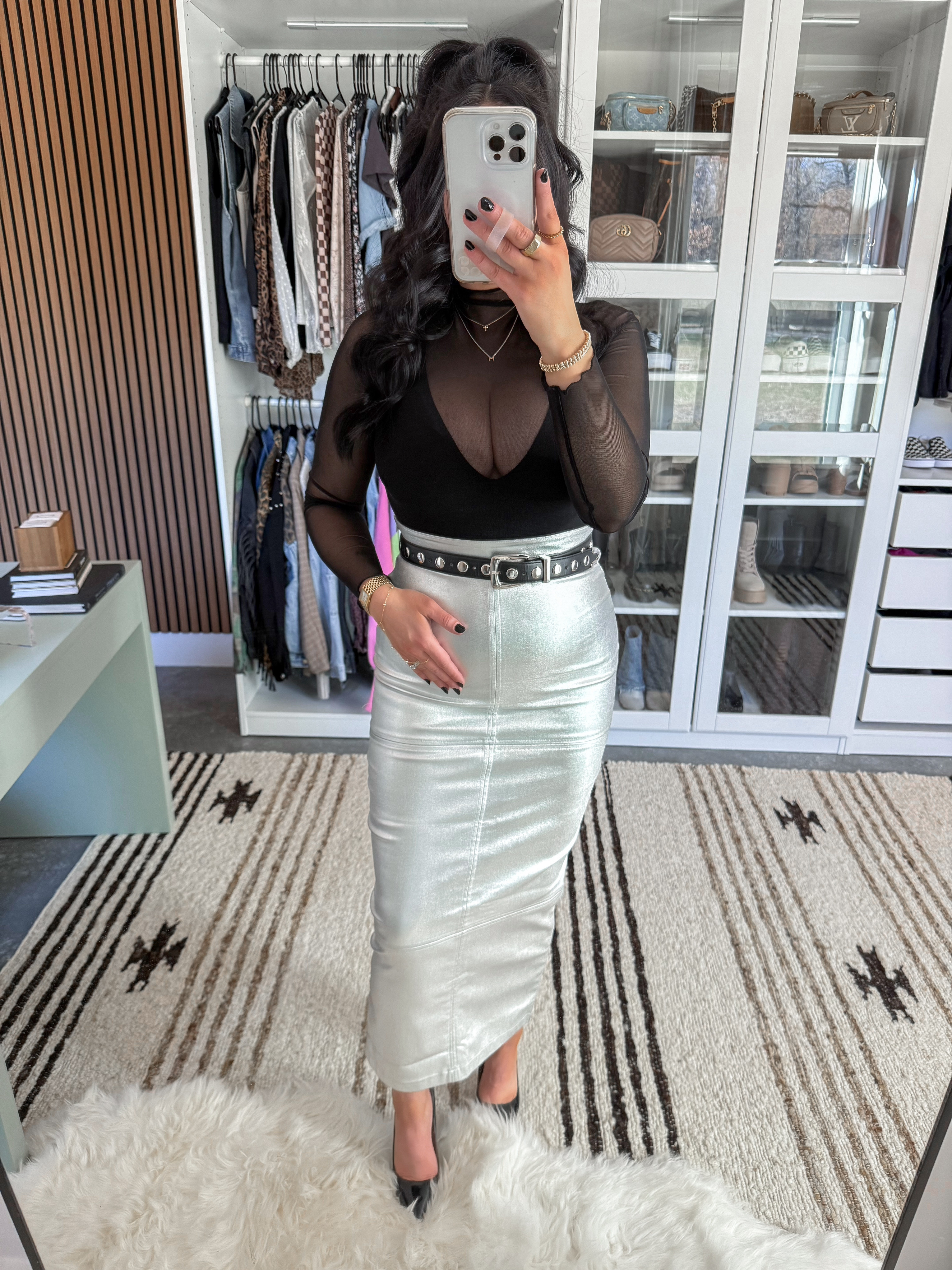 Last Minute NYE Outfit Inspo 🖤

Mesh Top - small
Bralette - medium
Skirt - small
Belt - 27-31

I'm also linking a tube top and strapless bra combo that you could wear in place of the bralette for a more modest look!

*This outfit is not maternity, but does work well with my bump! 

 Going Out Outfit, Holiday Style, New Years Eve Outfit 

 

#LTKFindsUnder50 #LTKHoliday #LTKBump