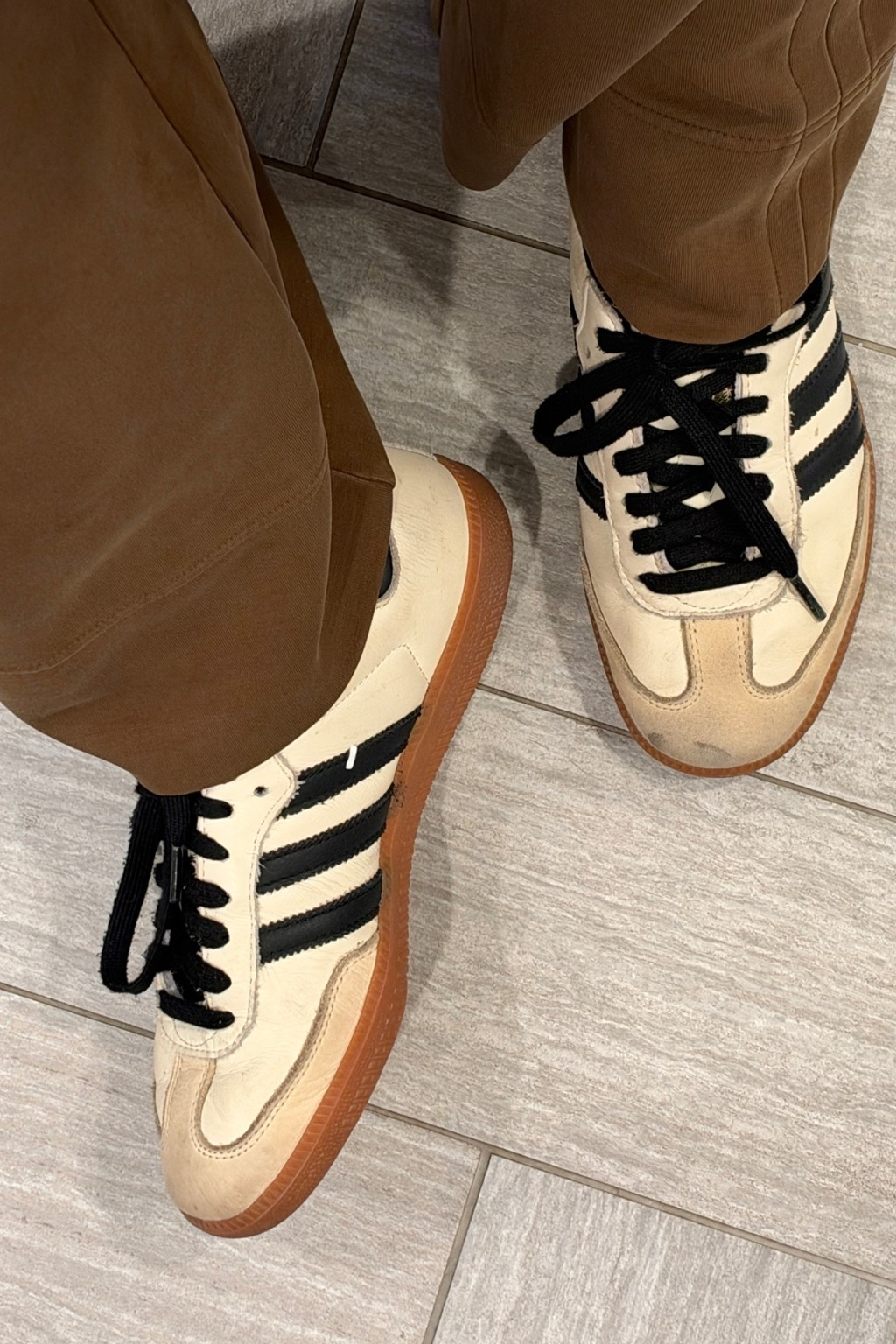 The adidas sneakers I live in because they go with absolutely everything.

#FallOutfits #FallShoes #Sneakers ￼