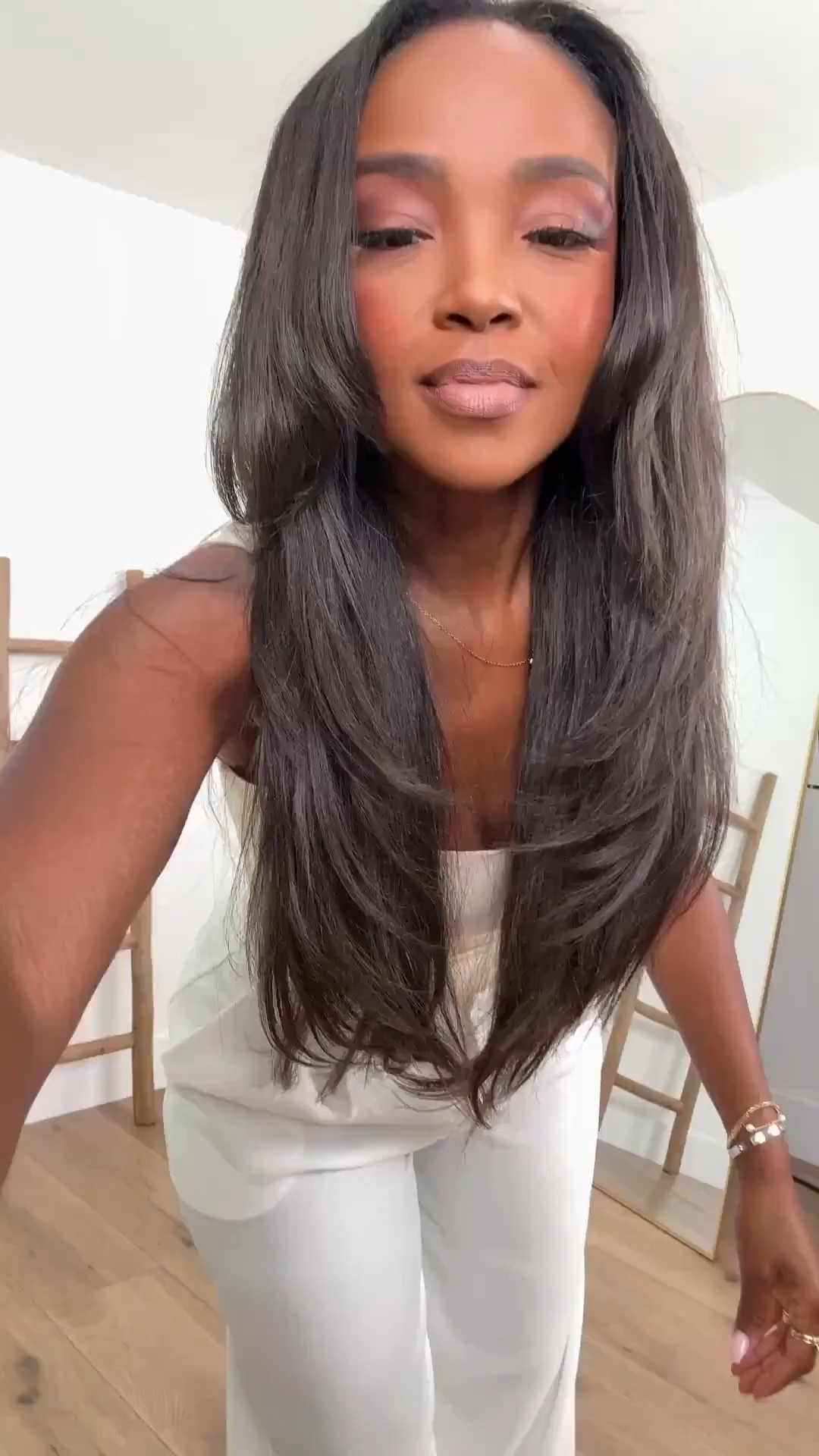 Scroll to shop this clean neutral look 🤍

This effortless combo is the definition of elevated basics—a fitted tank paired with flowy wide-leg pants that you can mix and match endlessly, making it a go-to outfit that lowers your cost per wear over time.

Perfect for everyday wear, travel days, casual brunch, and running errands in style.

📏 Measurements: 5’4”, 140 lbs, 34D bust, 27” waist, 40

