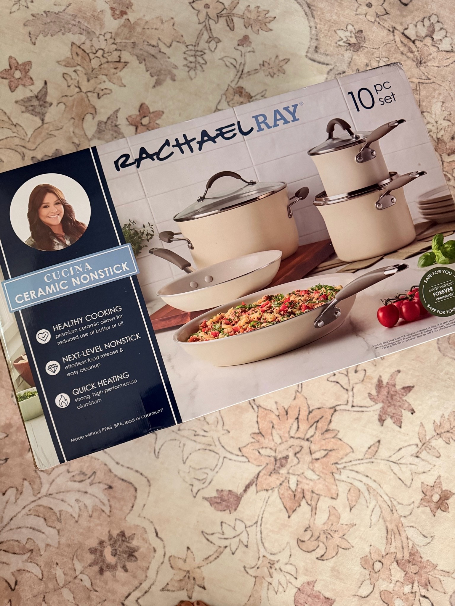 Look what I just got in the mail! Thank you @Rachael Ray! Can’t wait to cook up some delicious meals in these!