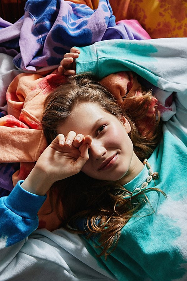 Urban Renewal Recycled Blown Out Tie-Dye Crew Neck Sweatshirt - Blue at Urban Outfitters | Urban Outfitters (US and RoW)