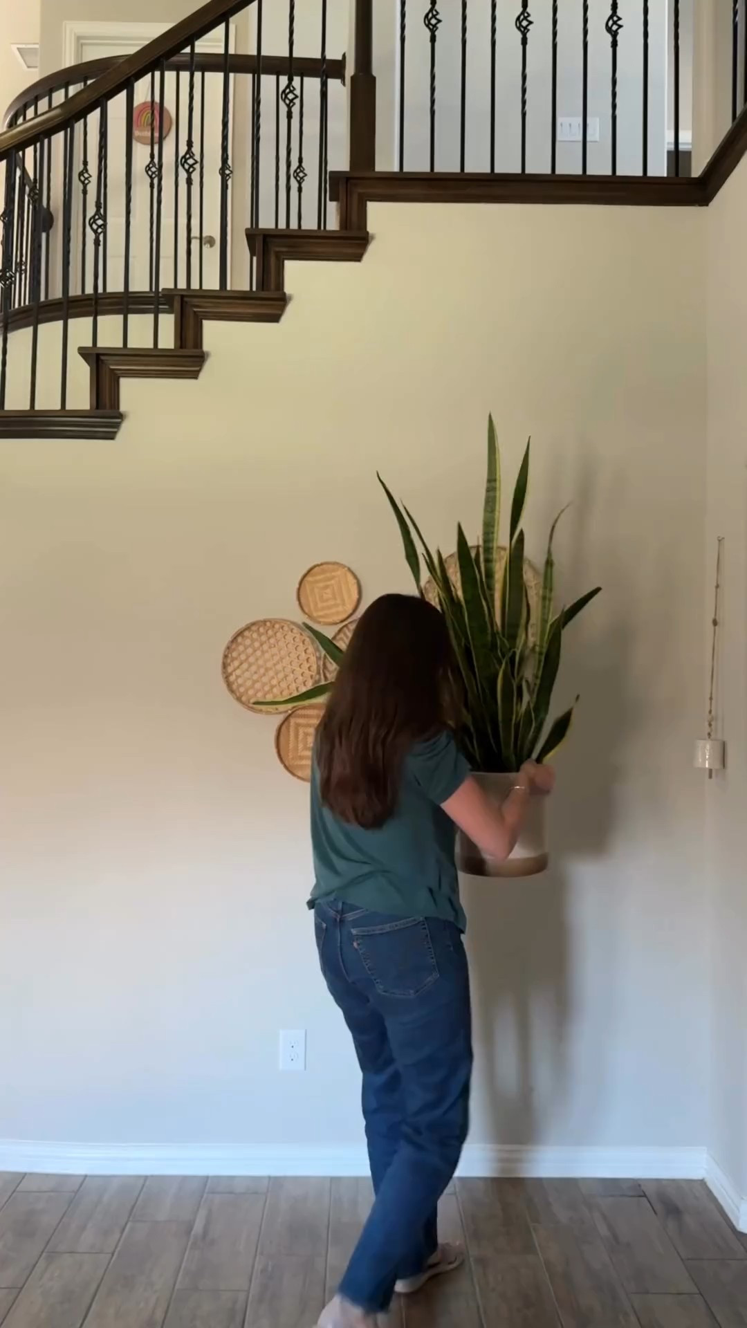 I am in Autumn 🍁🍂 even though the Texas weather outside is 102 degrees. My house smells and feels like Autumn, and I’m counting the days for the leaves to change color. 🍁🌻

A mi casa llegó el Otoño, aunque el clima en Texas esté a 102 grados 😅 quien más ama esta época del año? 

#homedecor #fallaesthetic #cozyseason #autumniscoming #fallcountdown #autumnvibes🍁 #falldecor #fallhomedecor #autumnhomedecor  #autumndecor #thanksgivingdecor #thanksgiving2025