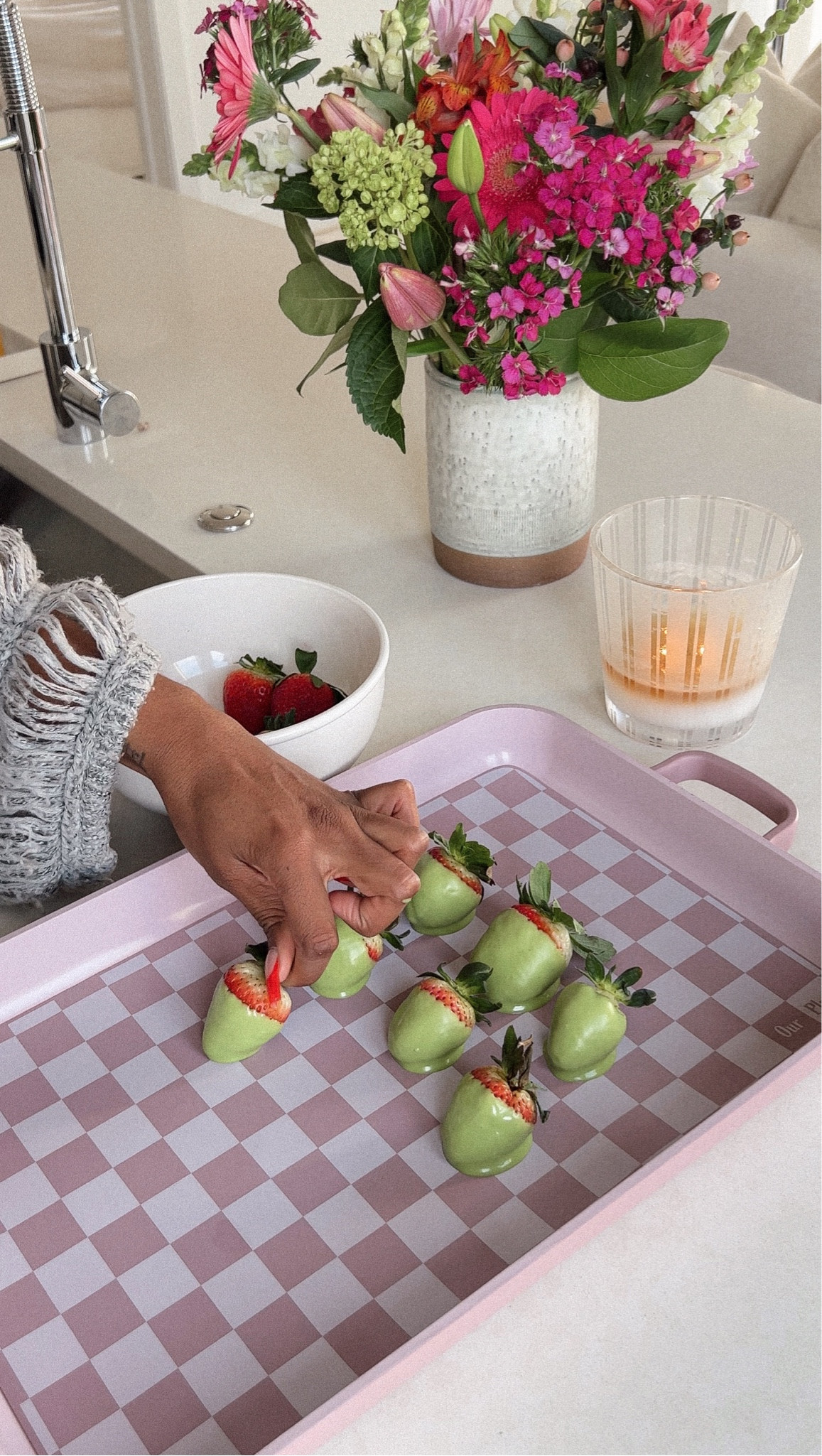 recipe below:
warm up 1-3 bars of Lindt Chocolate white chocolate

stir until smooth

pour chocolate in a small bowl or cup

sift and add 1-2 tbs of ippodo tea matcha

mix and blend until matcha is evenly distributed

clean and fully dry off strawberries

dip strawberries into chocolate, then immediately dip into bowl of ice cold water to harden the chocolate quicker
once chocolate hardens, add chocolate art on top for fun

taste and enjoy 🤸🏾‍♀️✨

everything i used to make white chocolate matcha covered strawberries. the best thing you’ll ever taste 🍓


#LTKhome