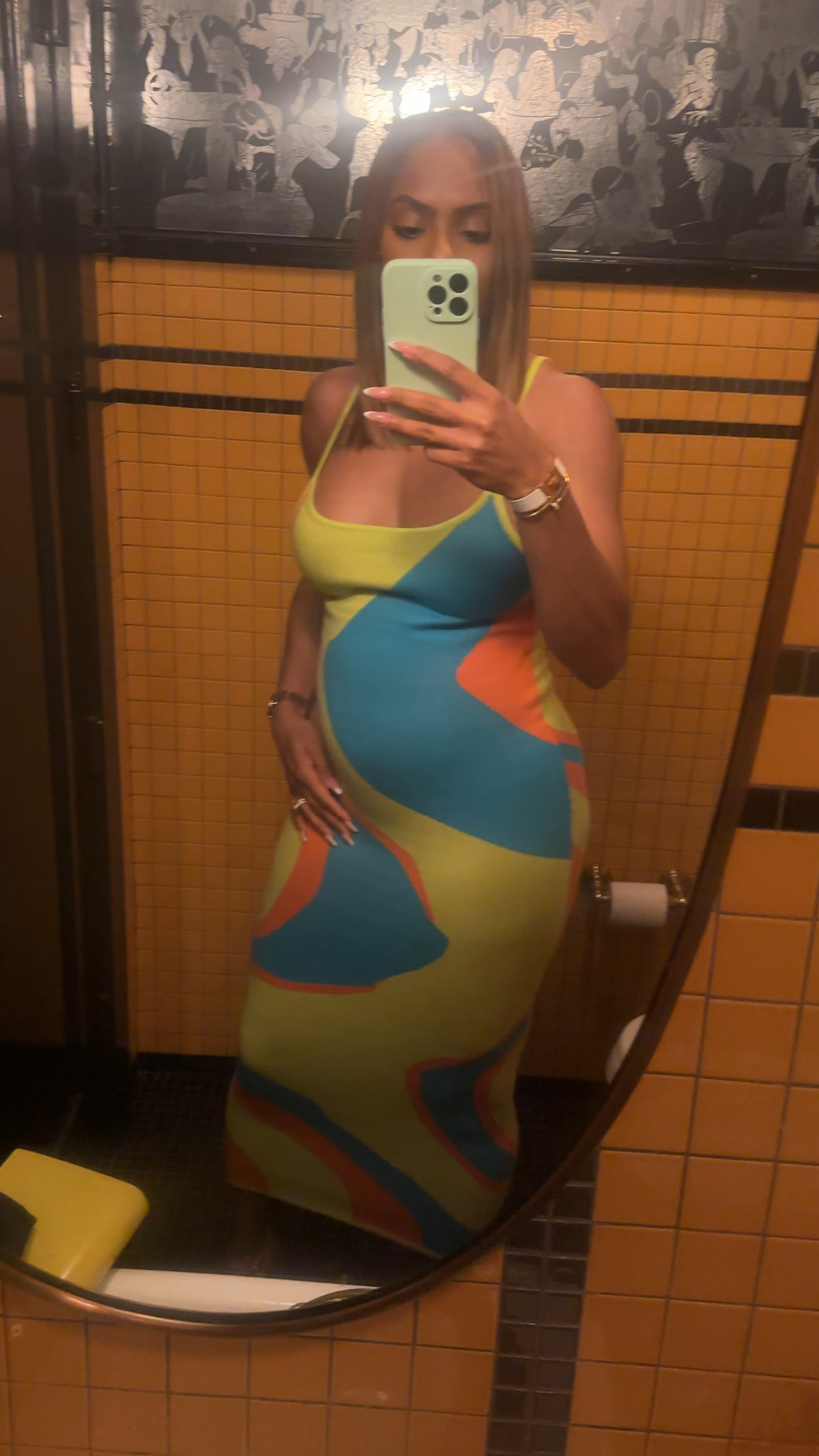 Super stretchy! 
Wearing Size Smalll